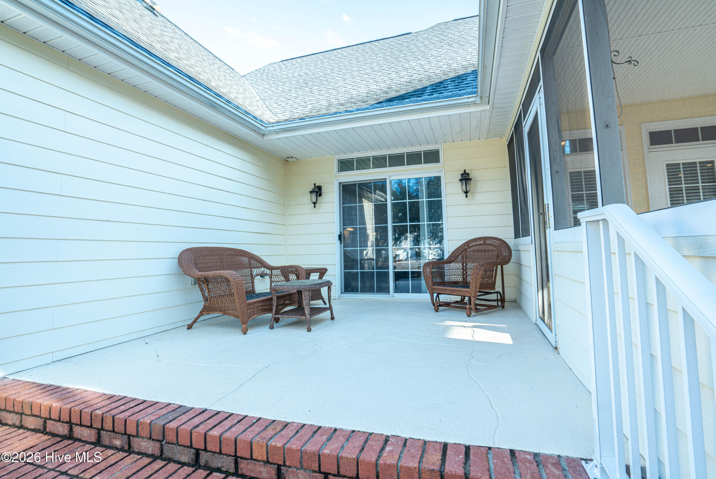 100553536 | Photo 51