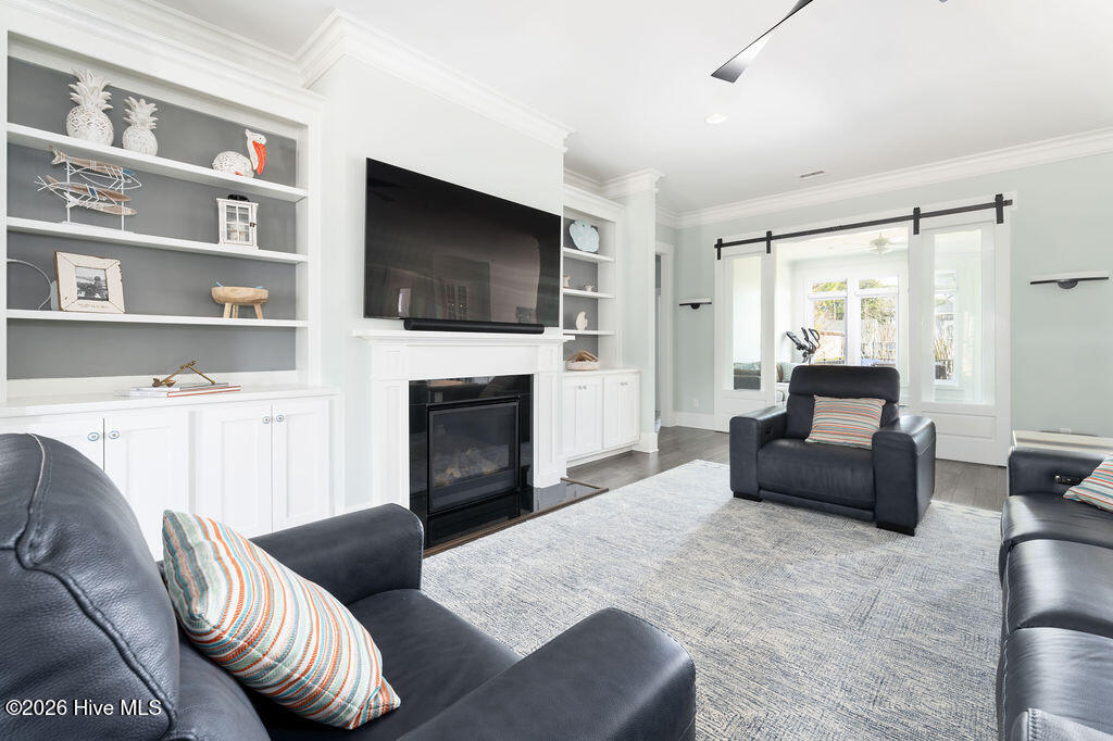 100561843 | Photo 14