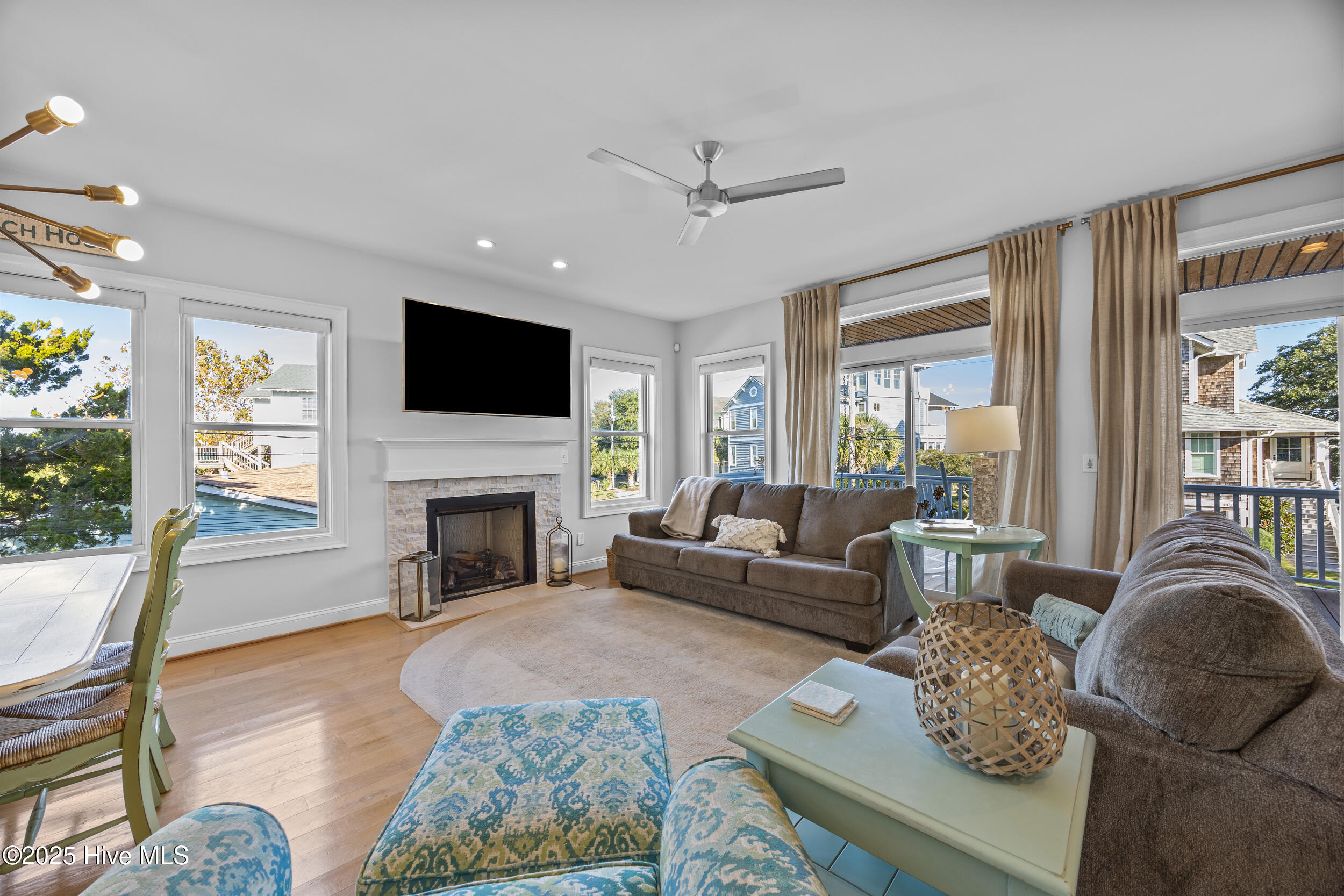 100543159 | Photo 15