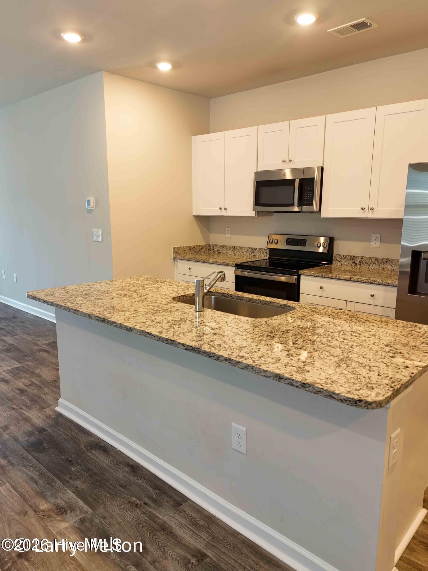 100564971 | Photo 17