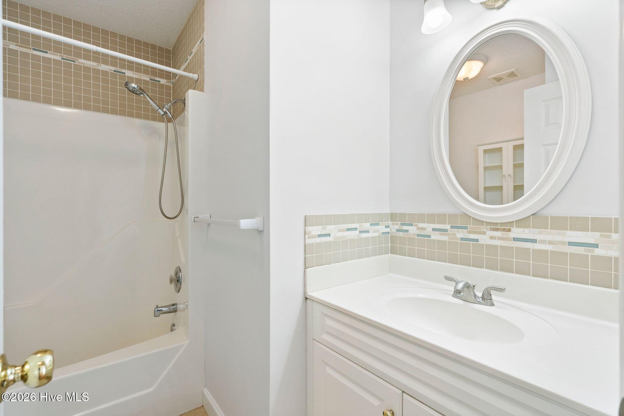 100556381 | Photo 34