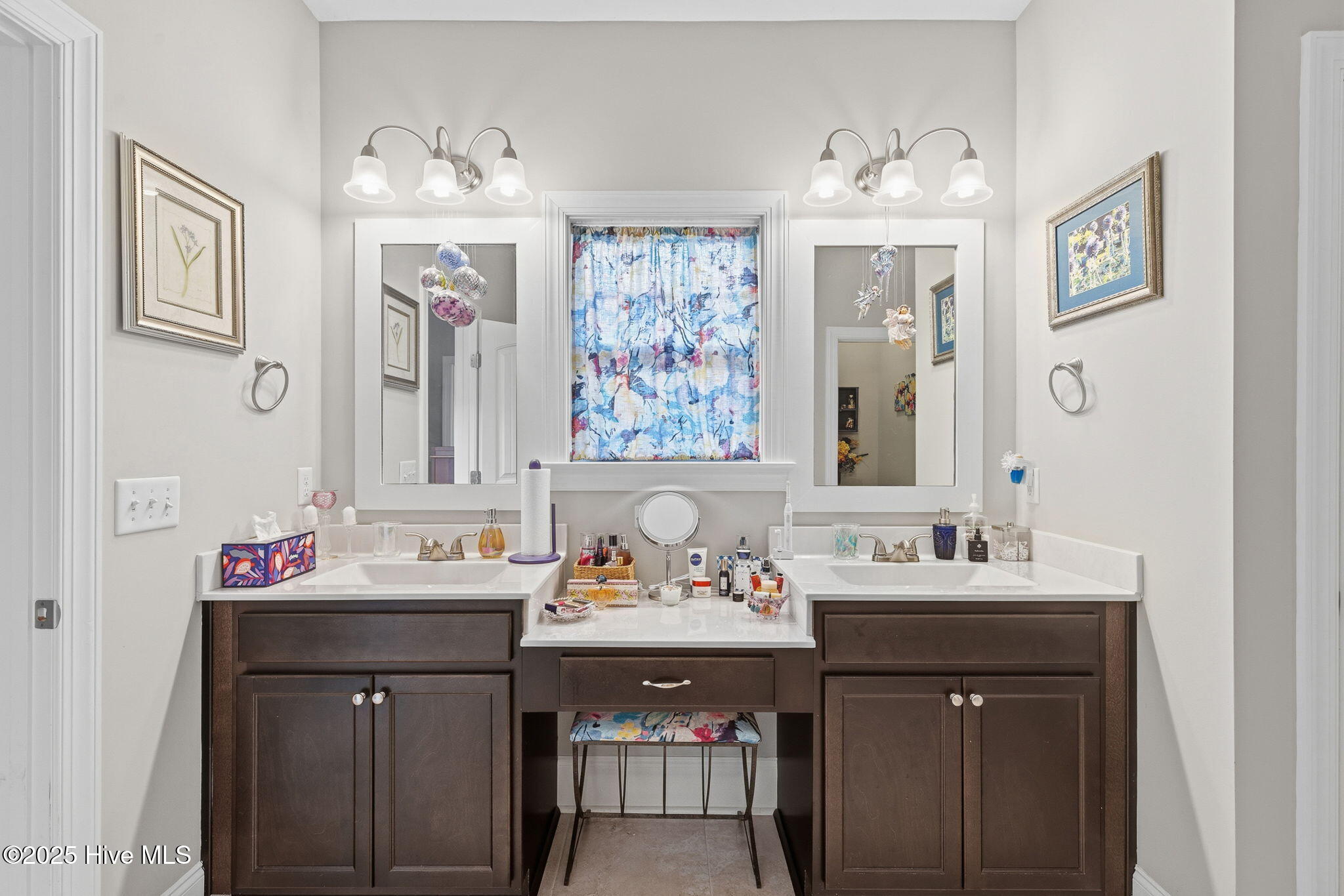 100564187 | Photo 24