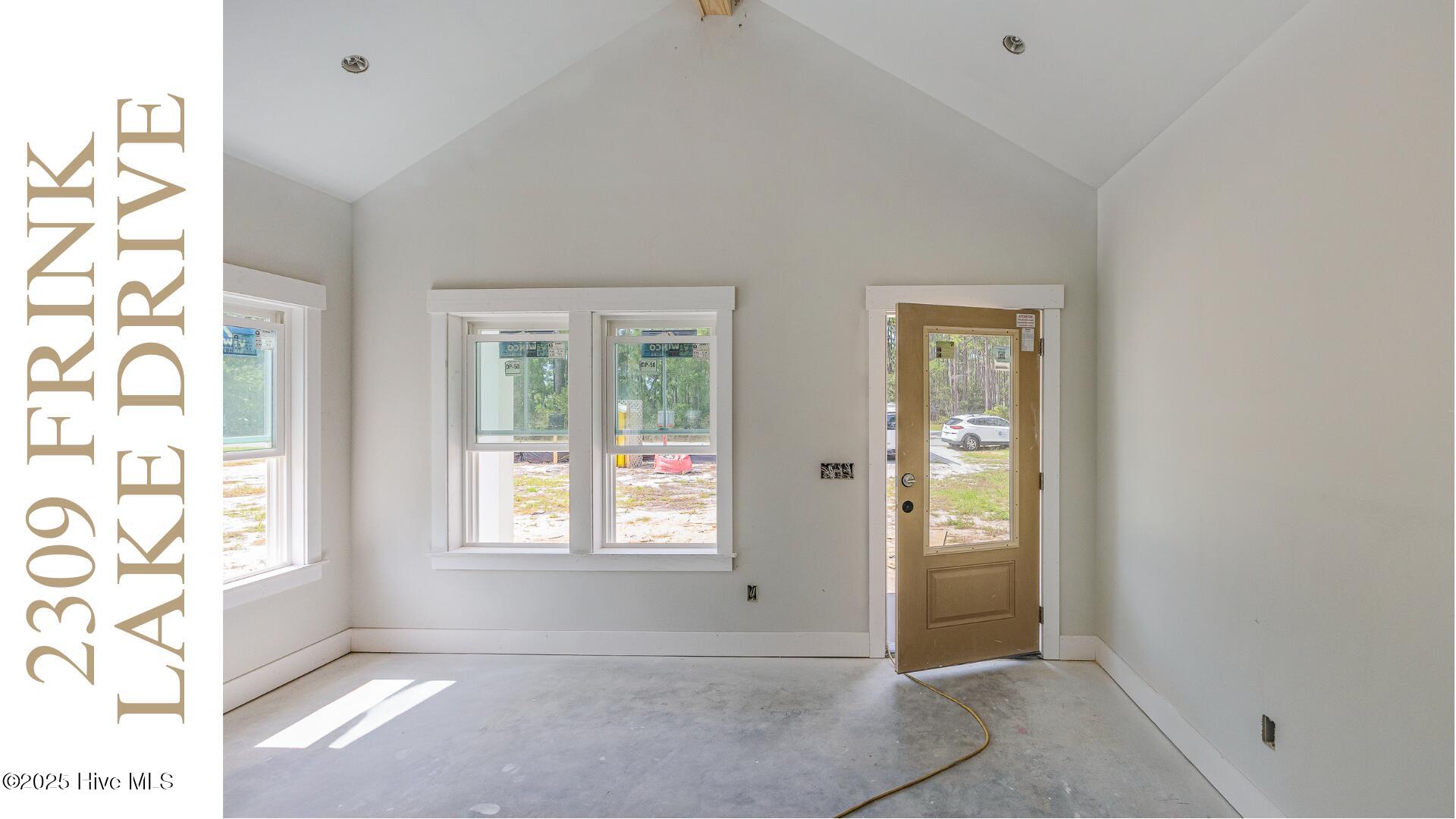 100533069 | Photo 56