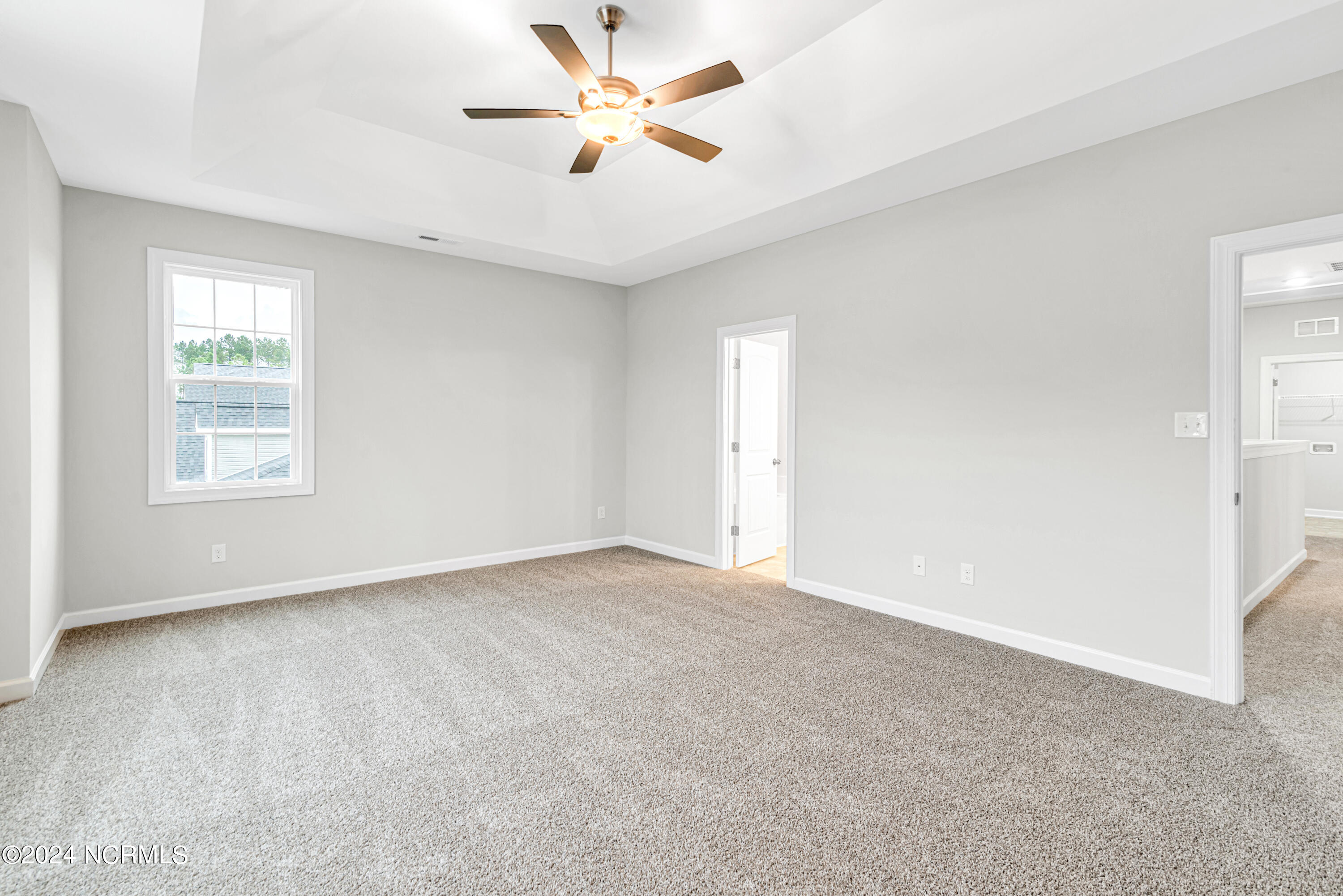 100562805 | Photo 26