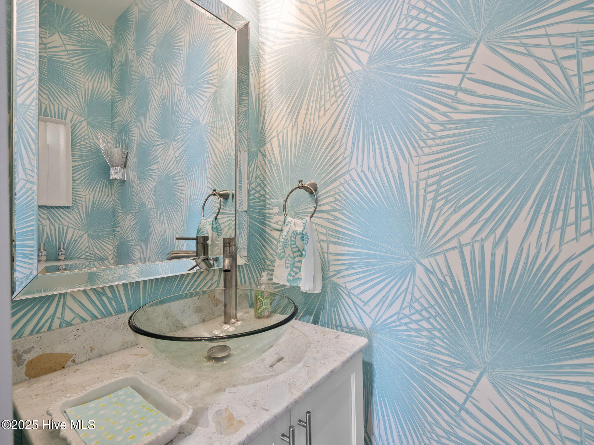 100527166 | Photo 45