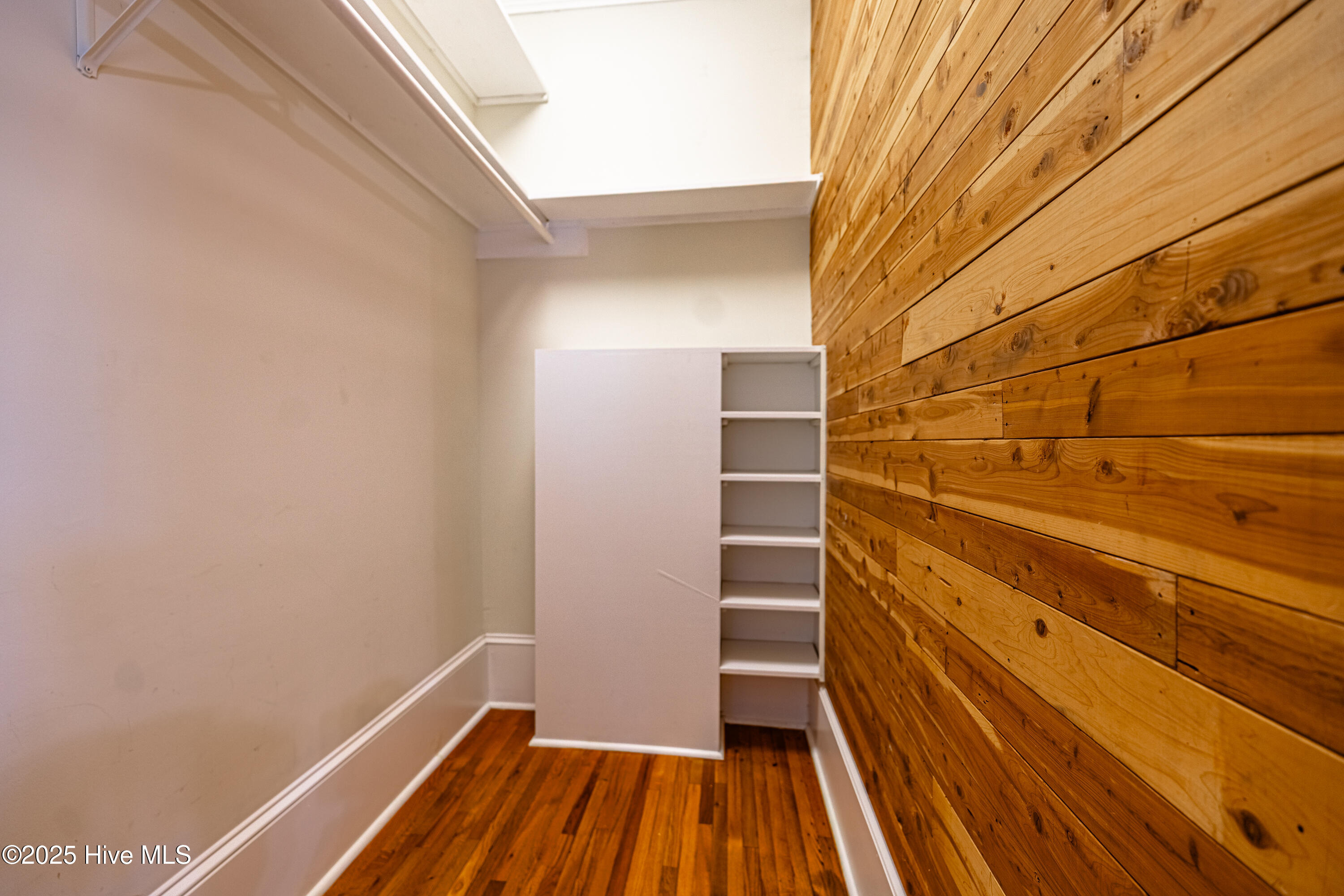 100543227 | Photo 43