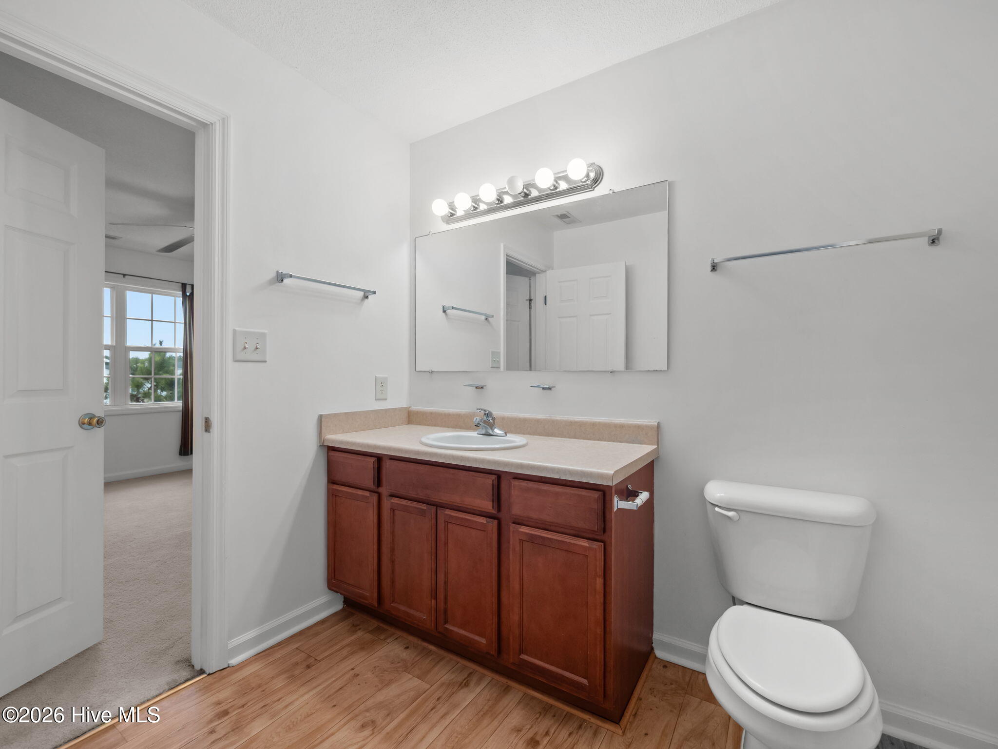 100548288 | Photo 31