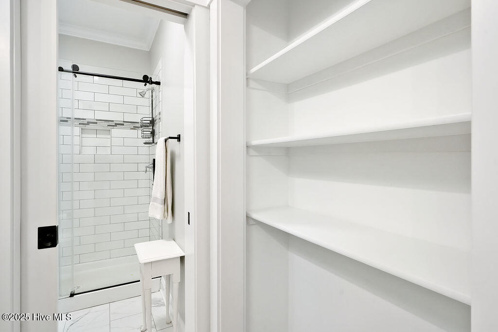 100514190 | Photo 28