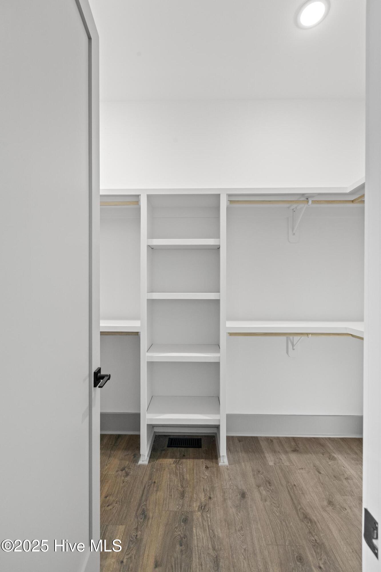 100517946 | Photo 50