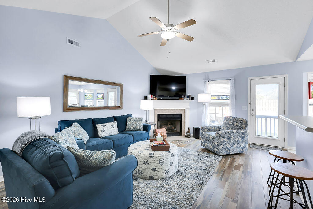 100550832 | Photo 14