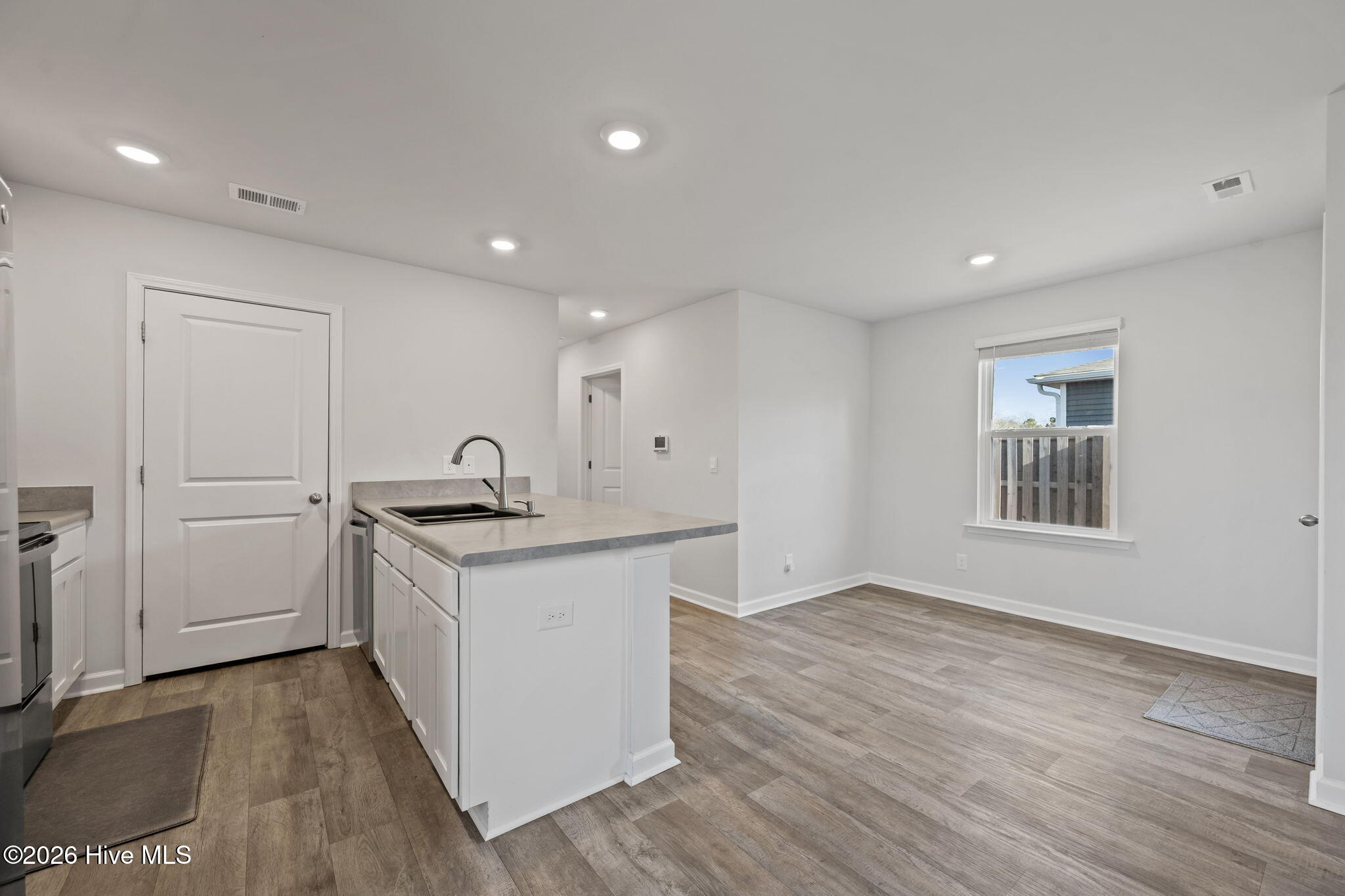 100547866 | Photo 11