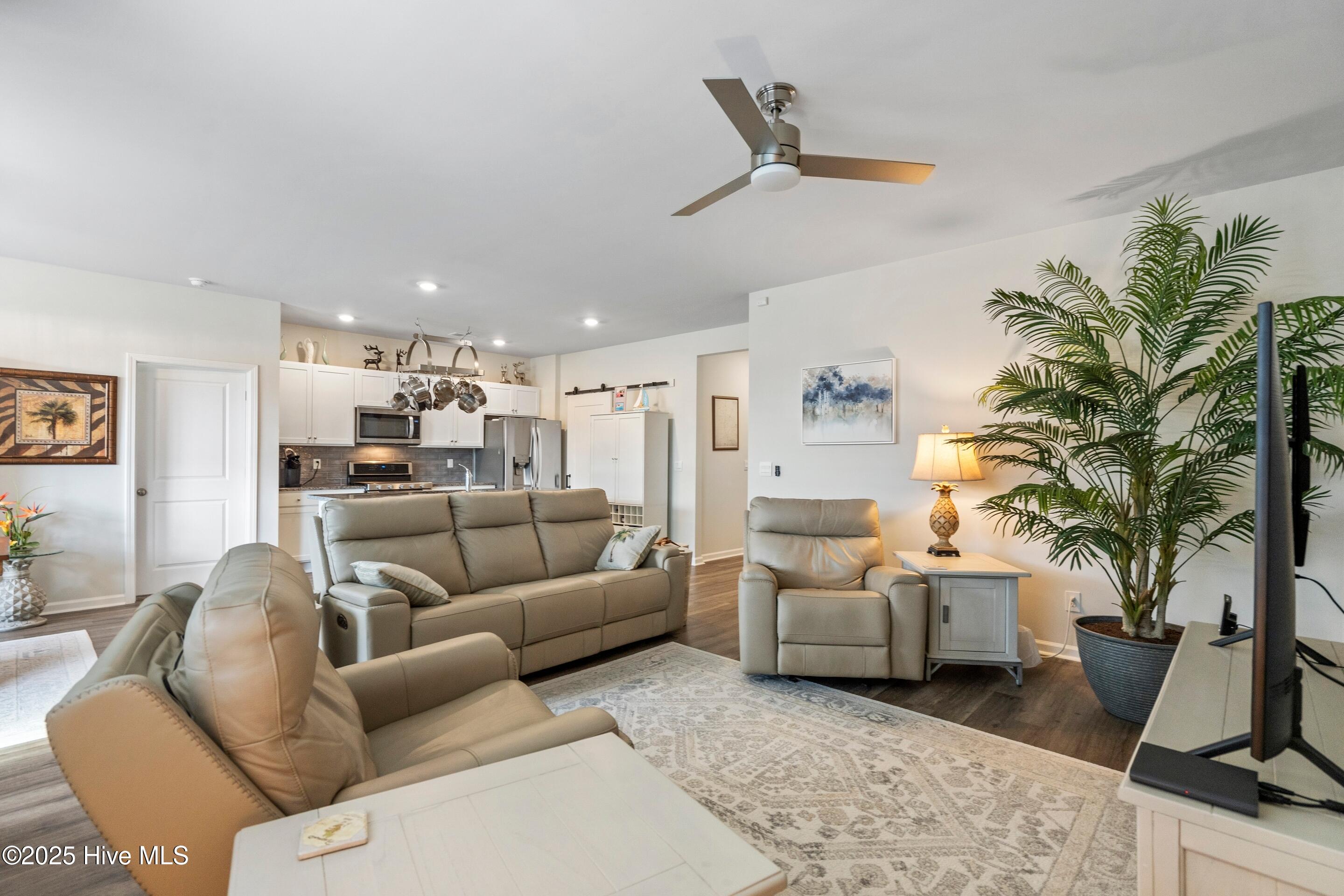 100531826 | Photo 29