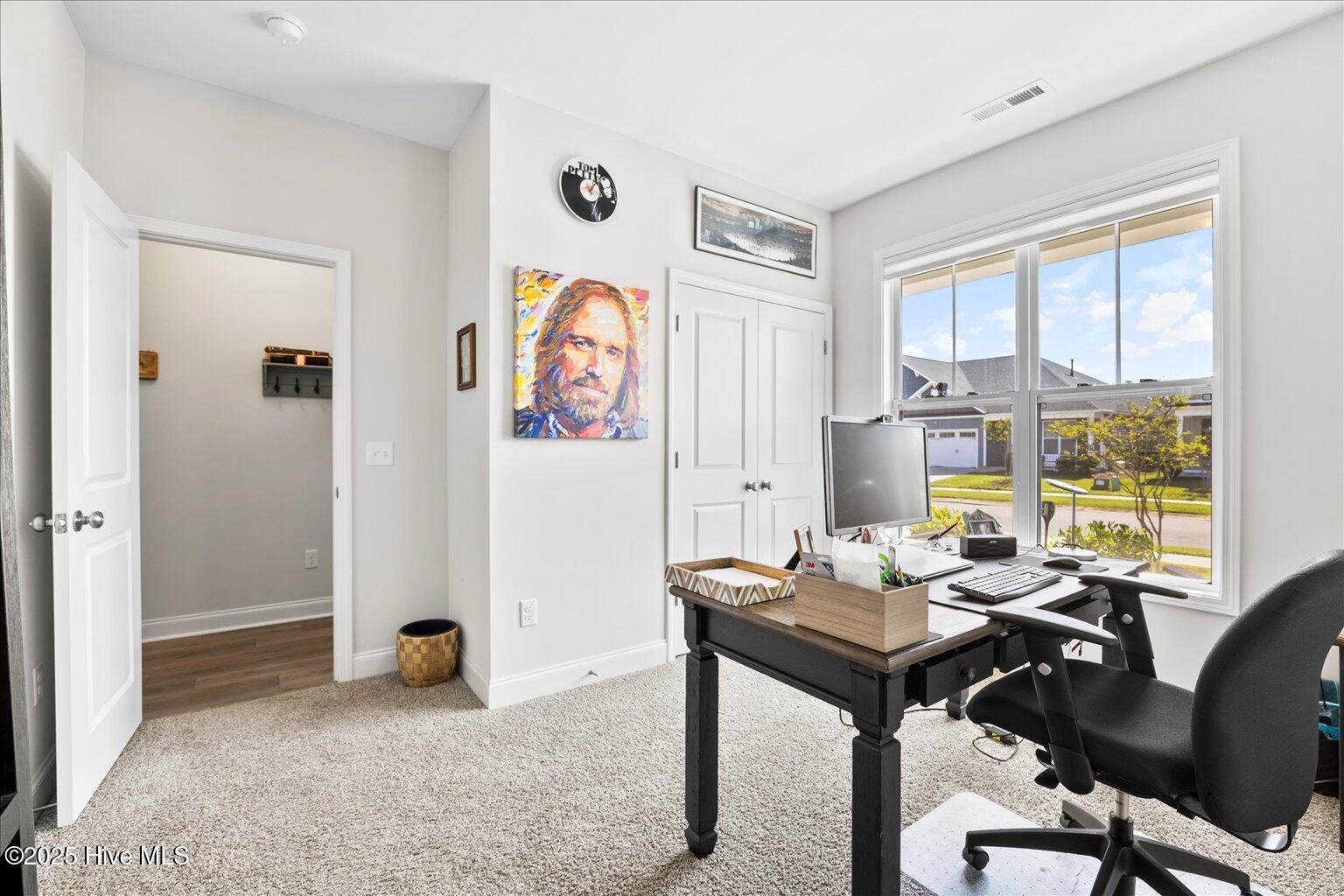 100549643 | Photo 25