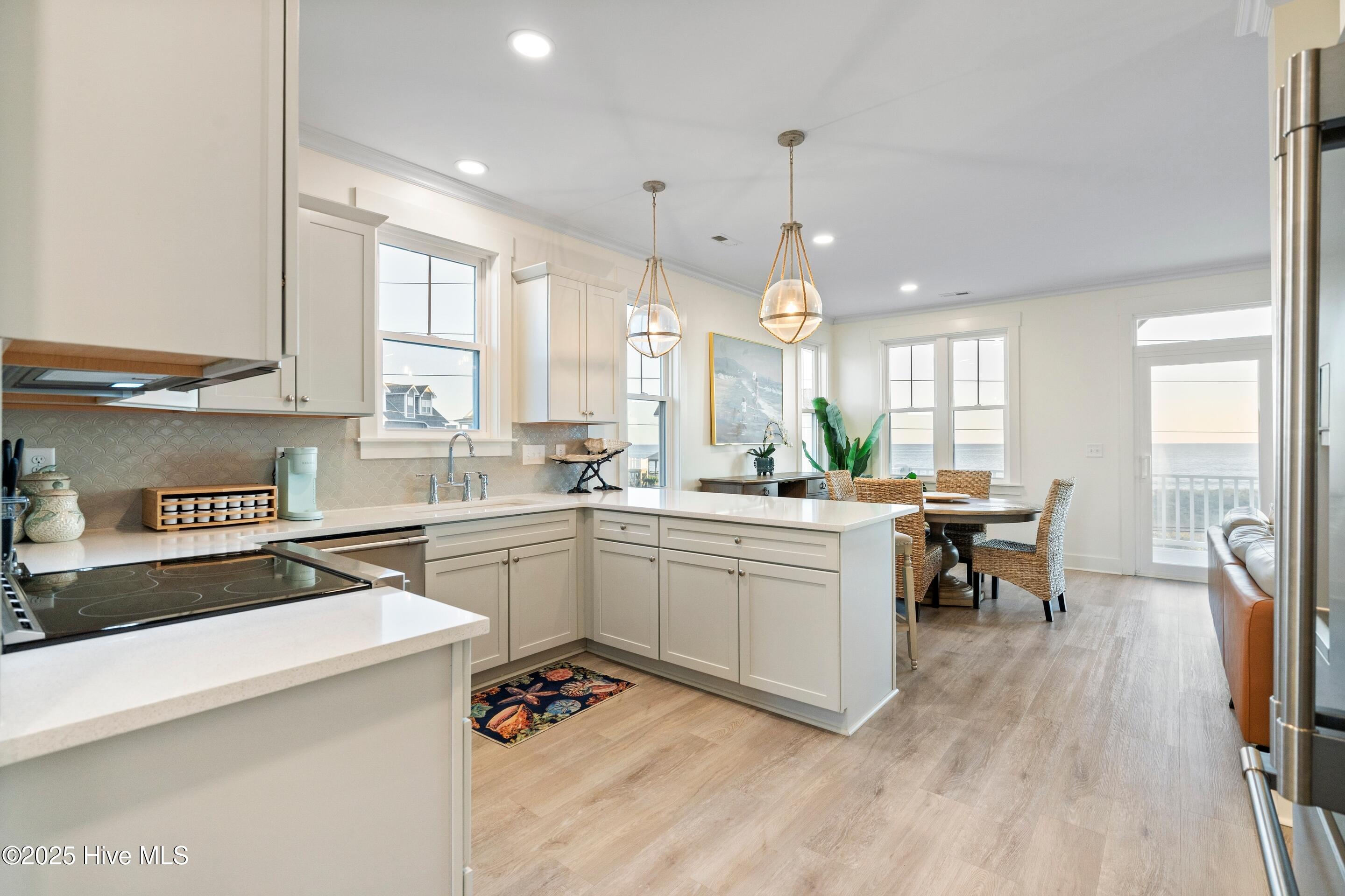 100540590 | Photo 24