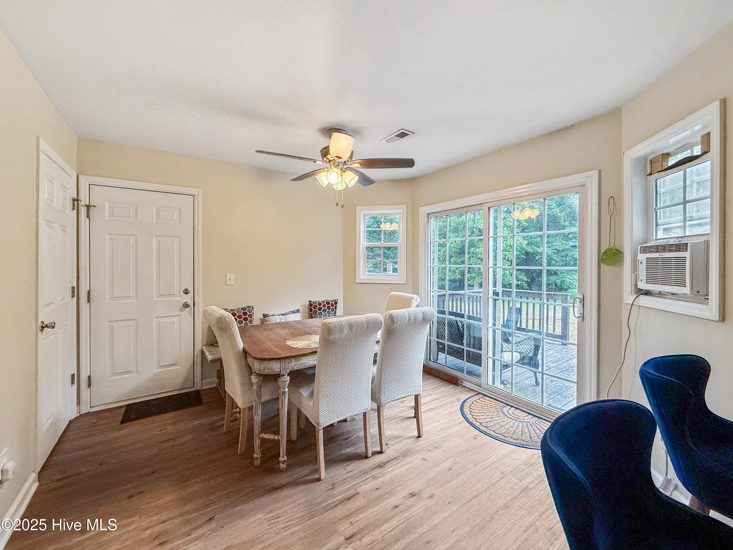 100528290 | Photo 10