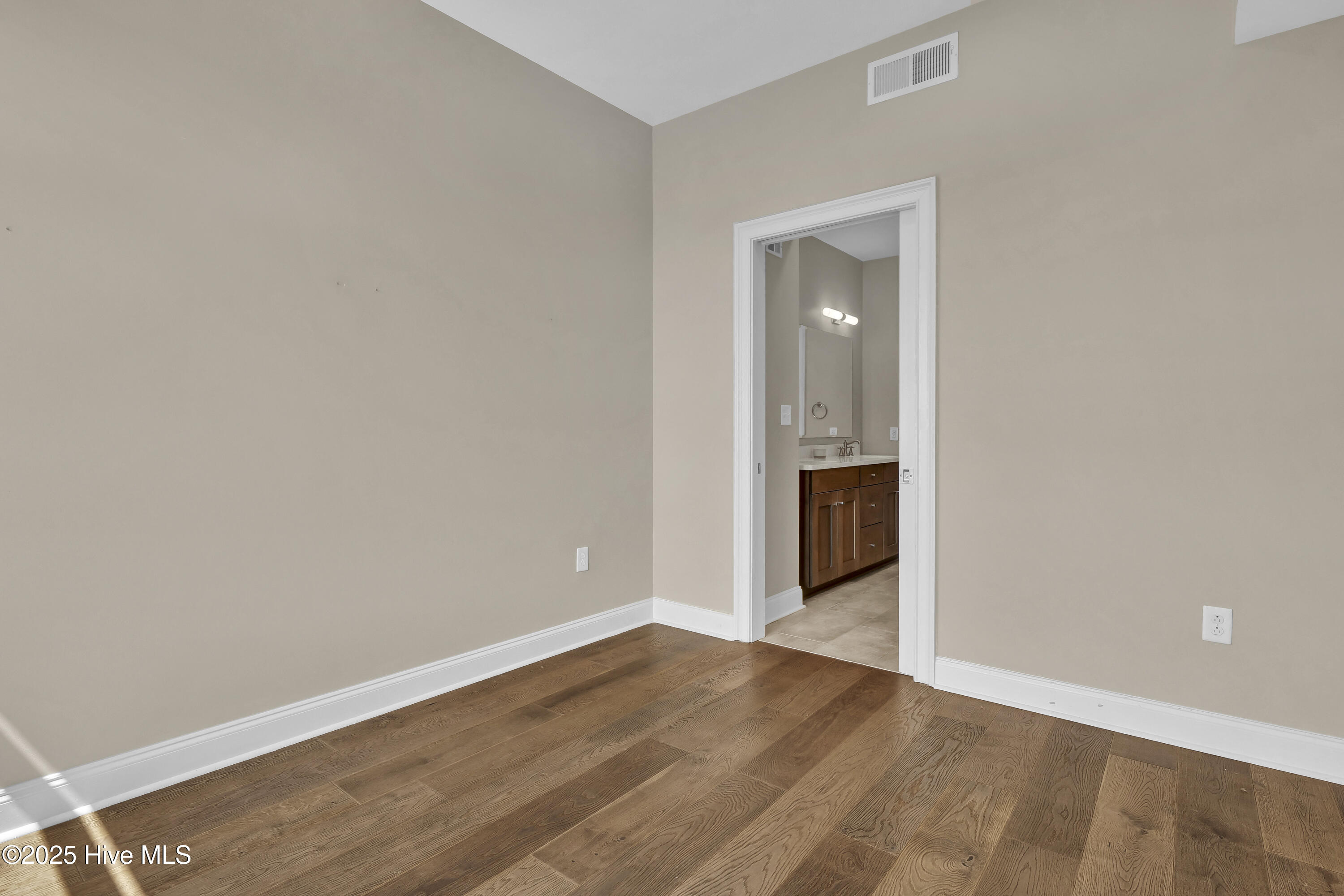 100526322 | Photo 67