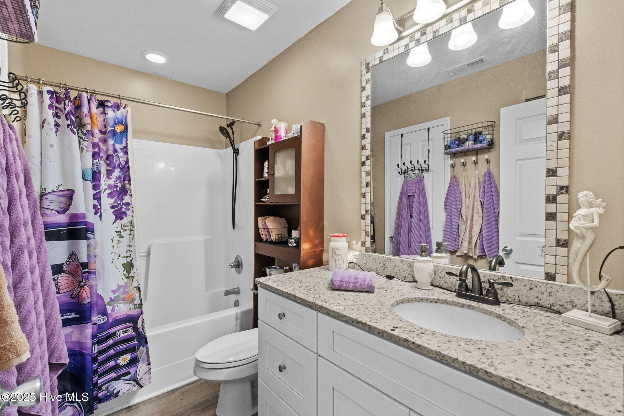 100526973 | Photo 35