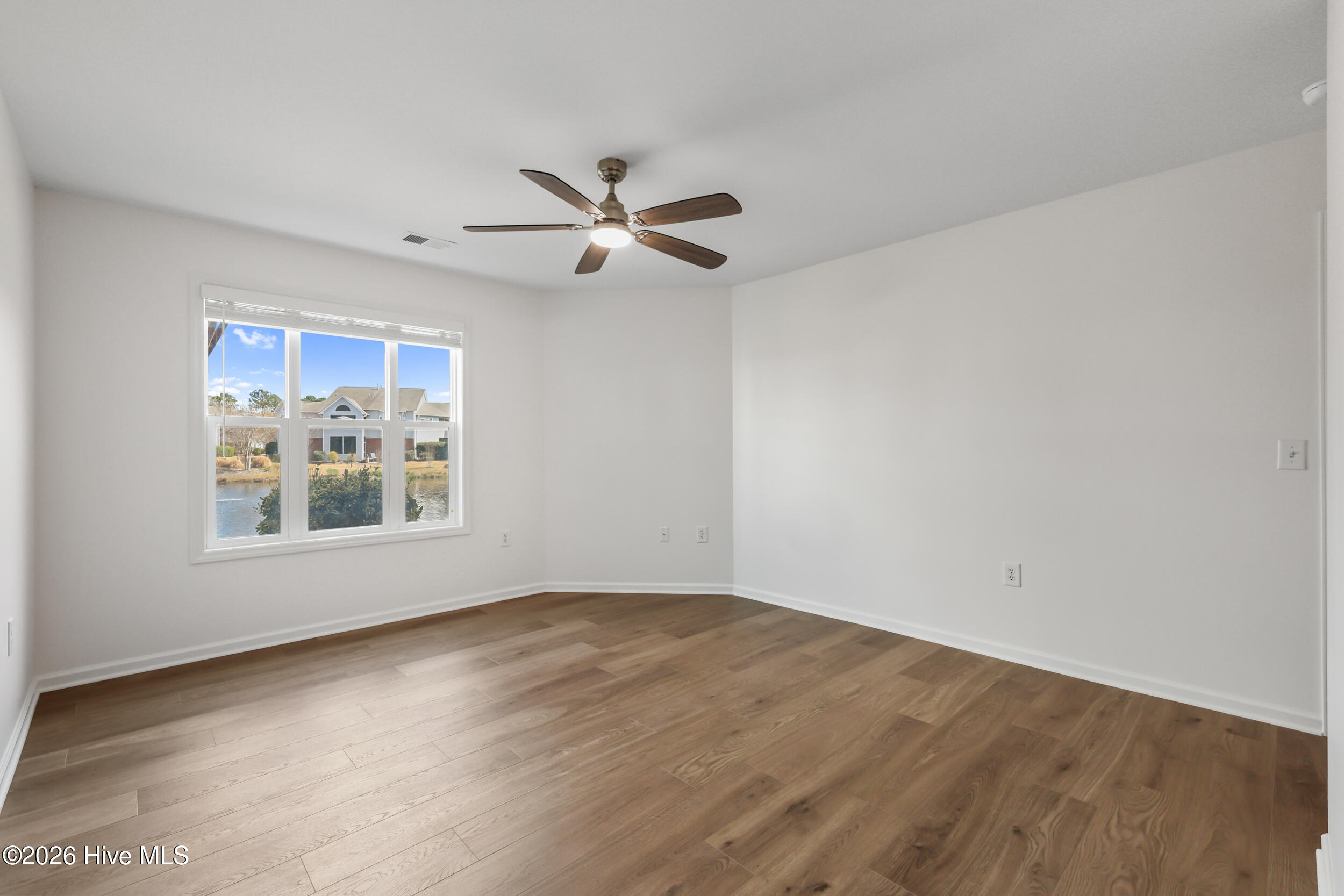 100559813 | Photo 18