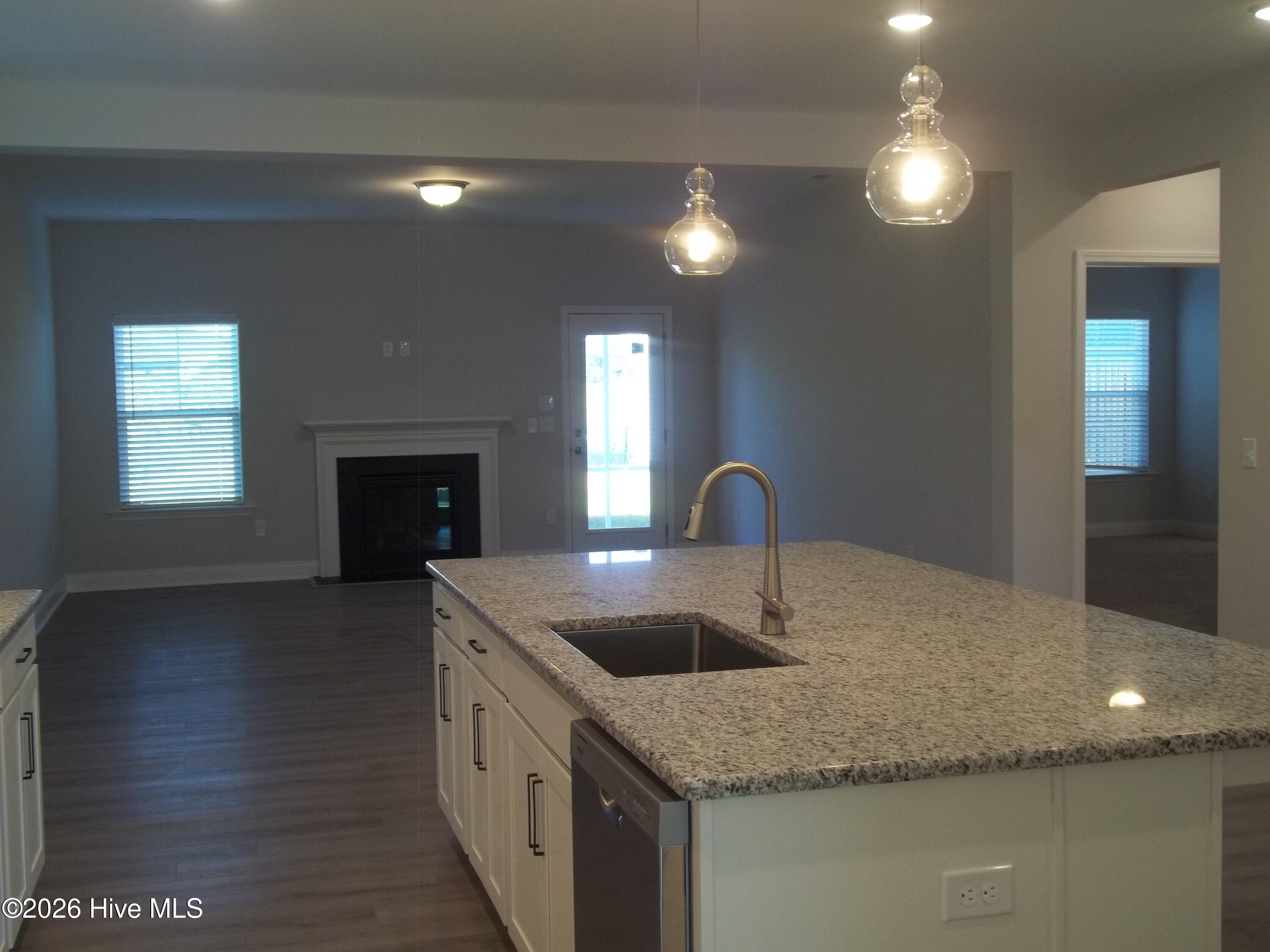 100553615 | Photo 12