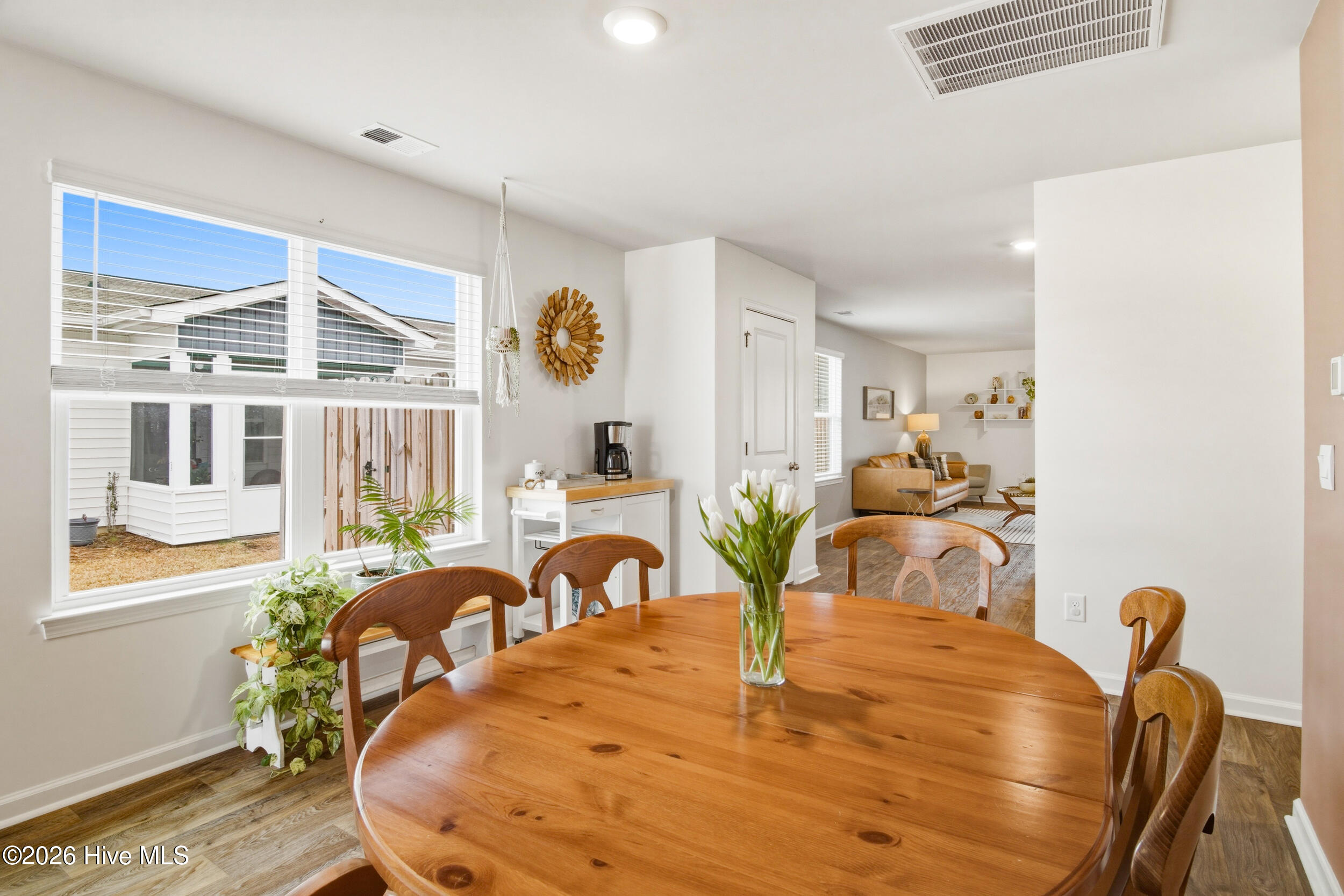 100555979 | Photo 16