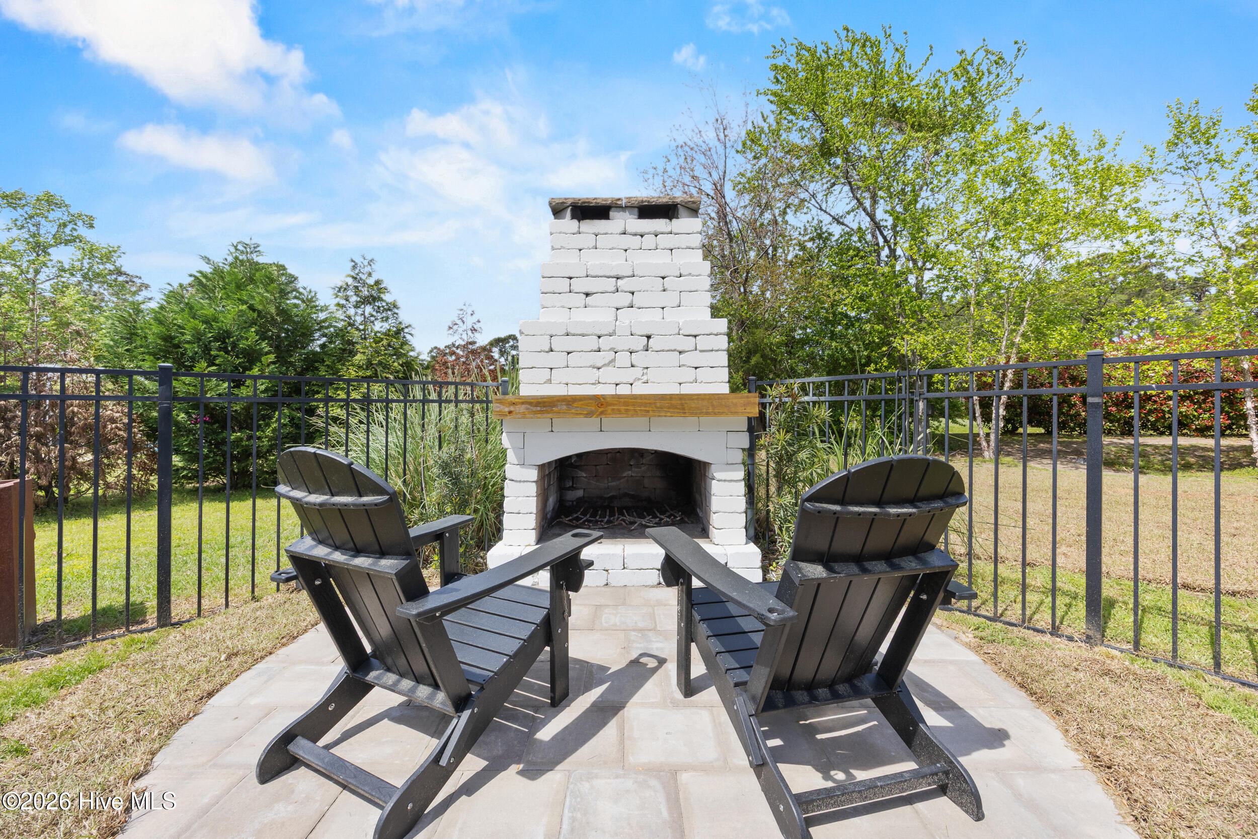 100565893 | Photo 40