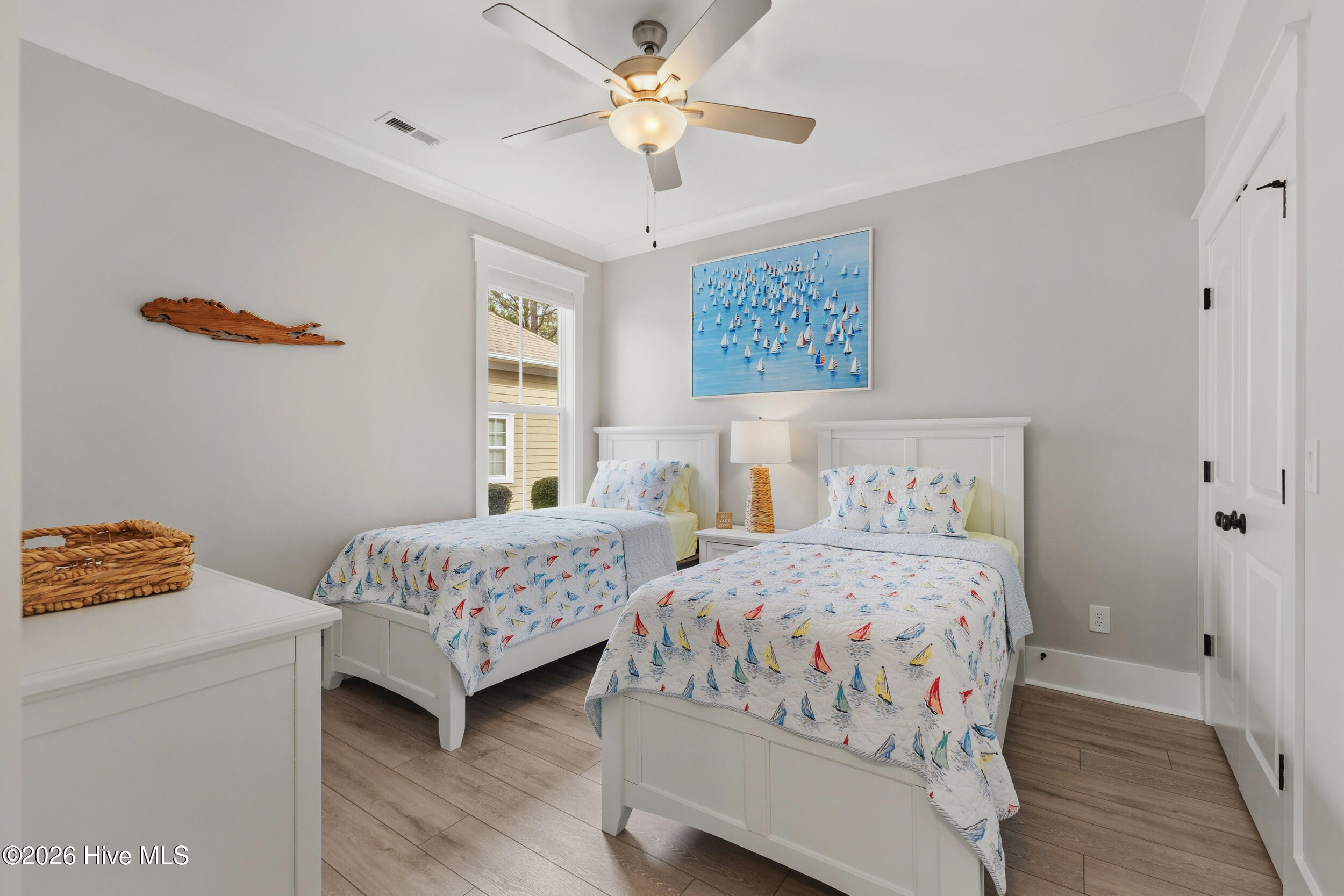 100560170 | Photo 35