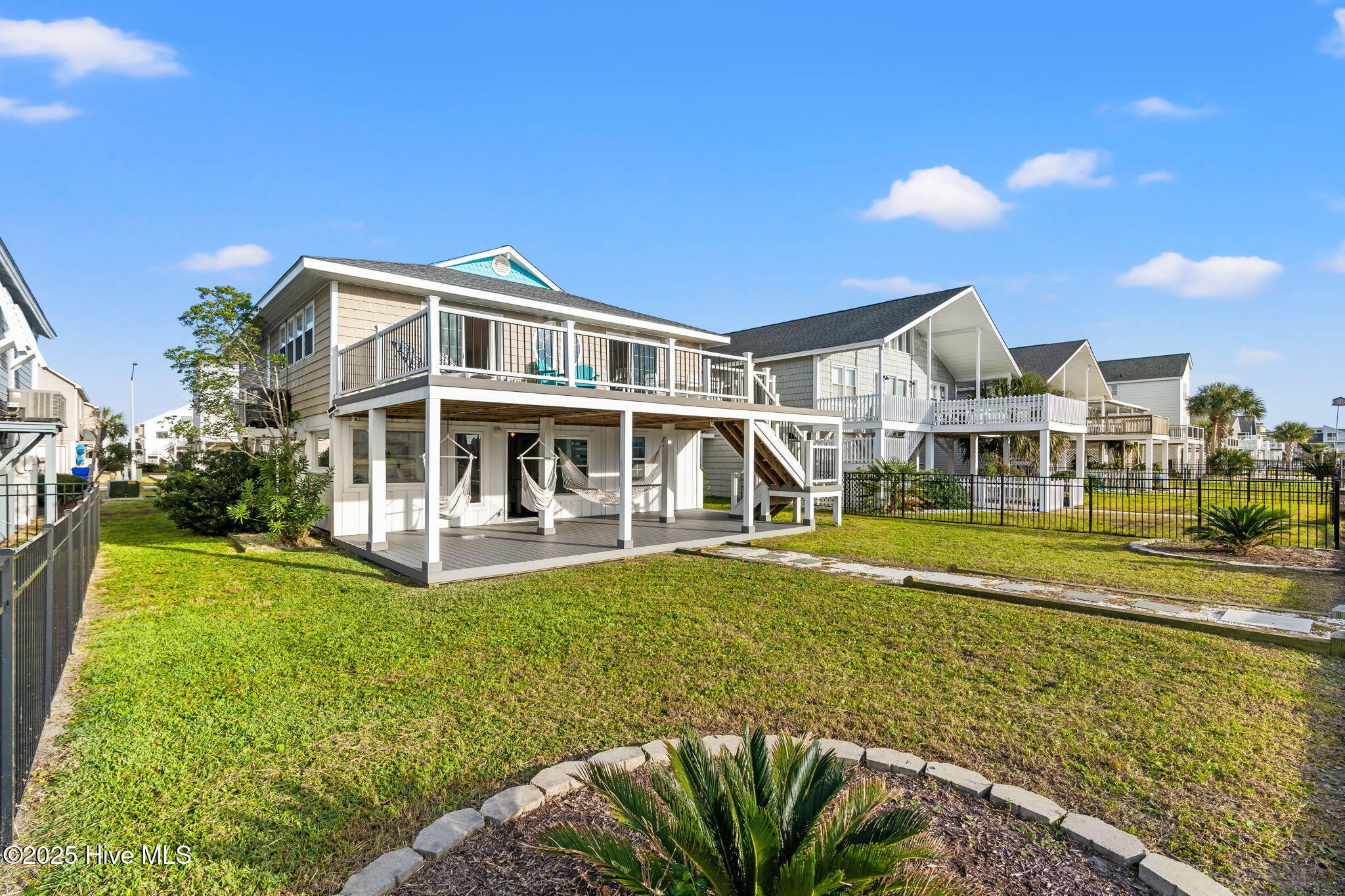 100542340 | Photo 36