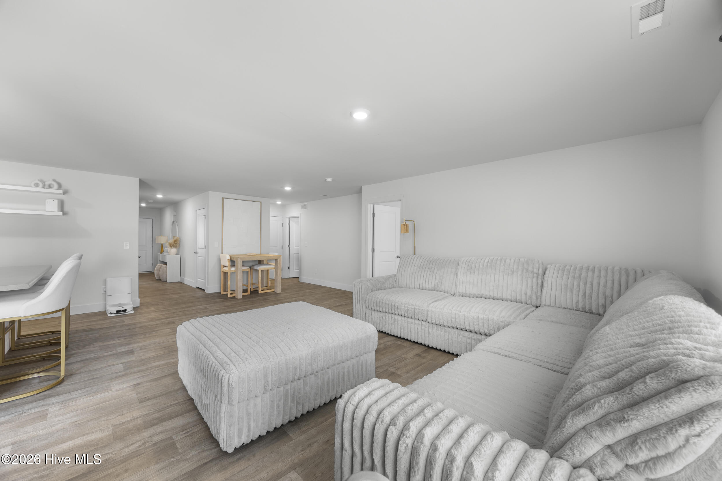 100562687 | Photo 28