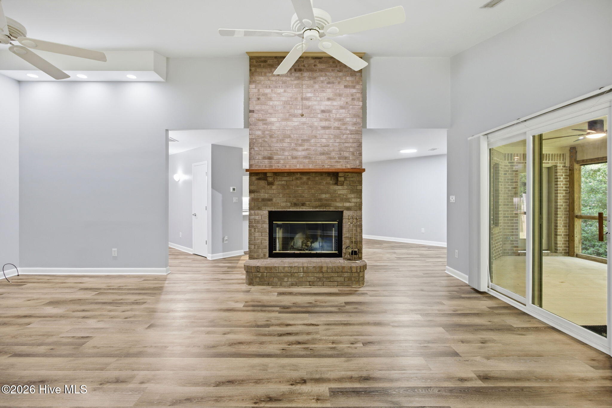 100569469 | Photo 22