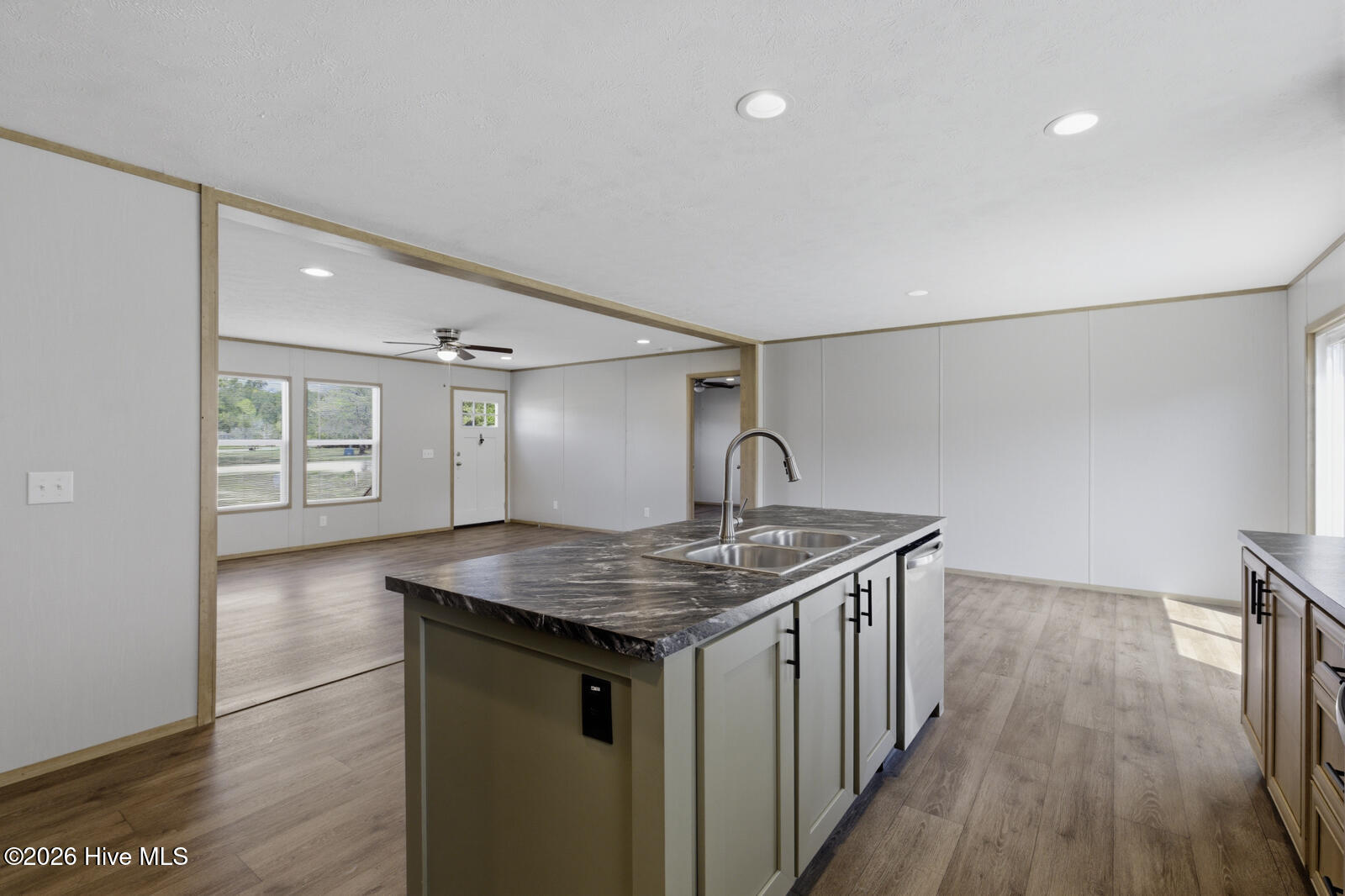 100565358 | Photo 10