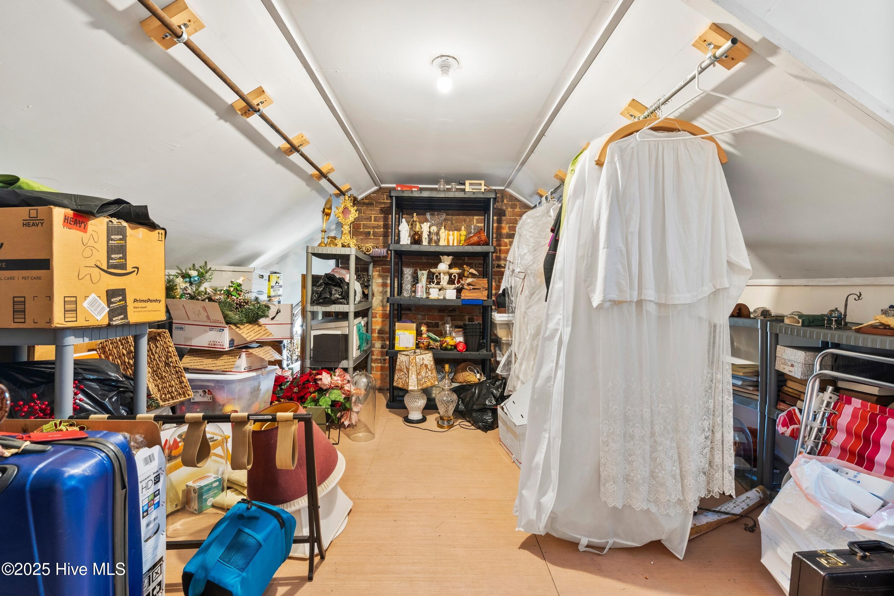 100553658 | Photo 59