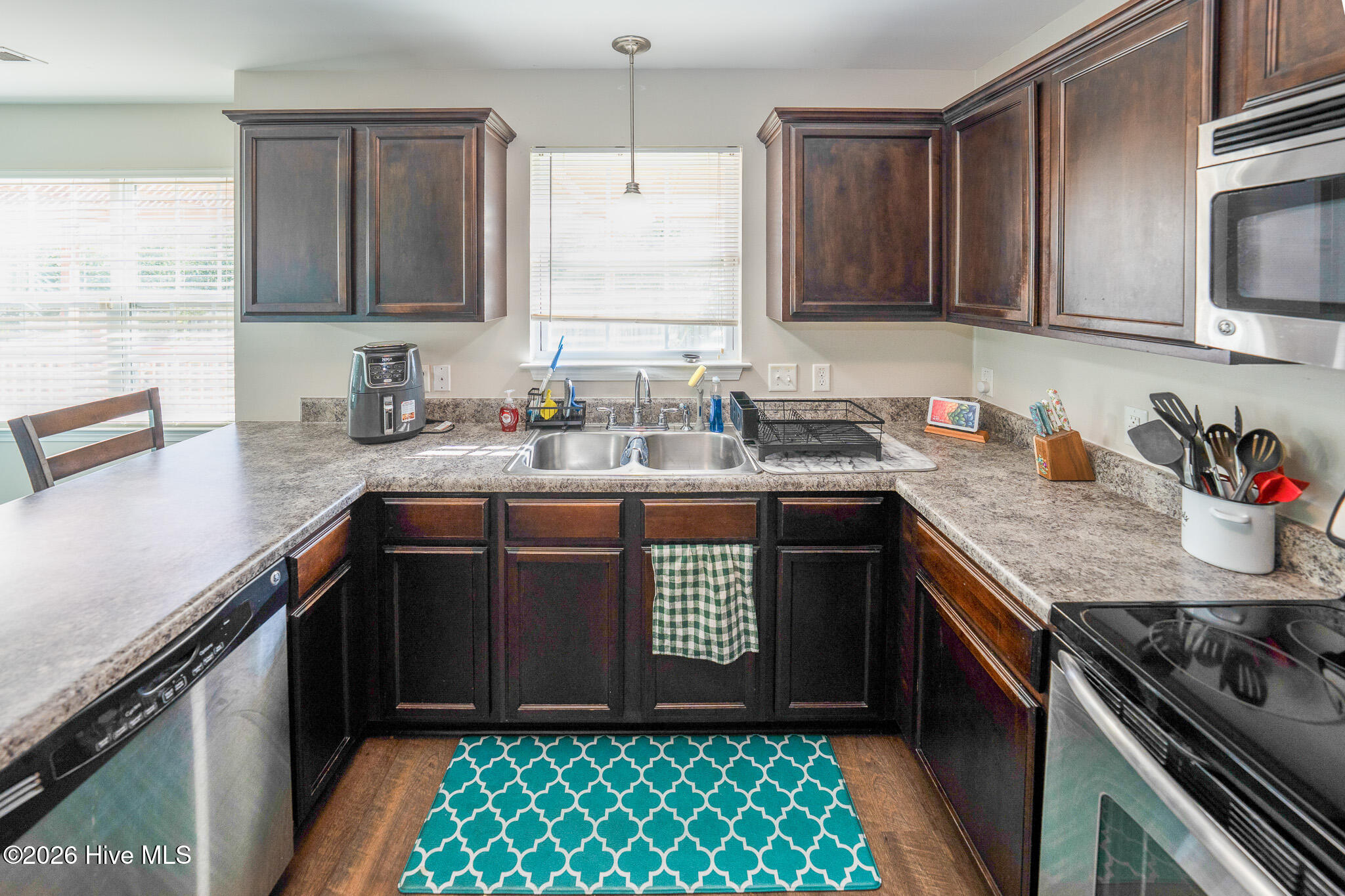 100561361 | Photo 14