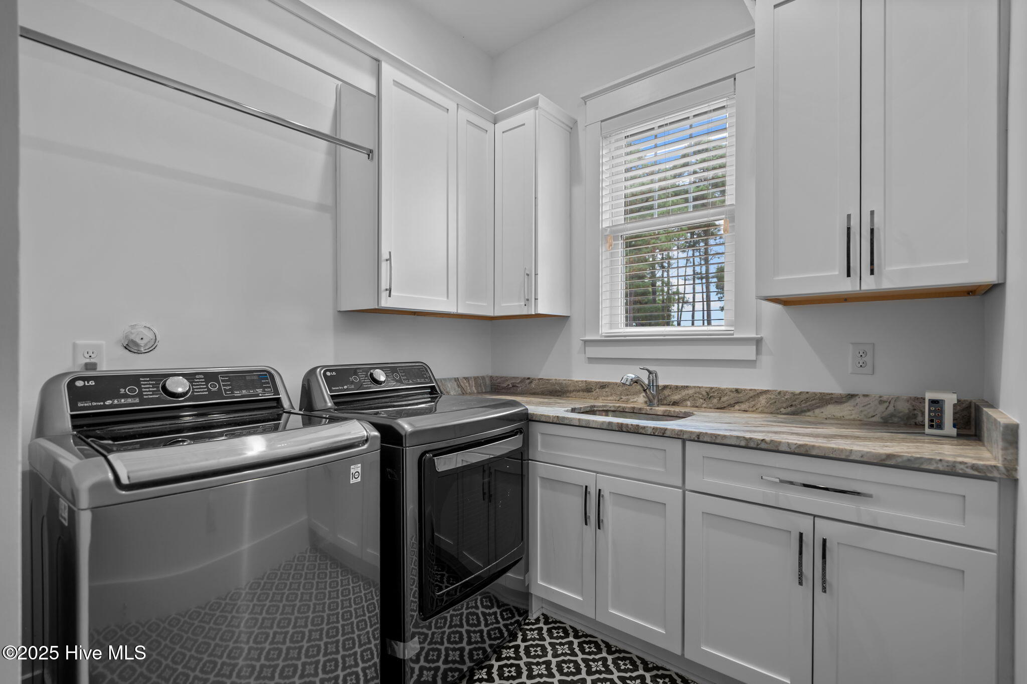 100532333 | Photo 45