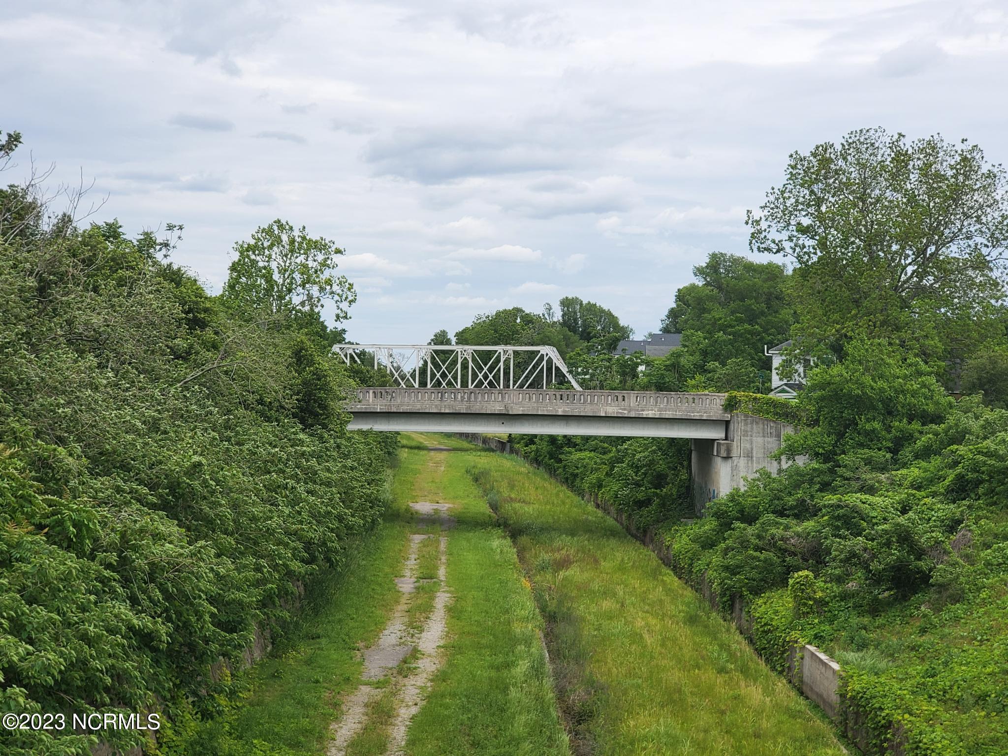 100564082 | Photo 26