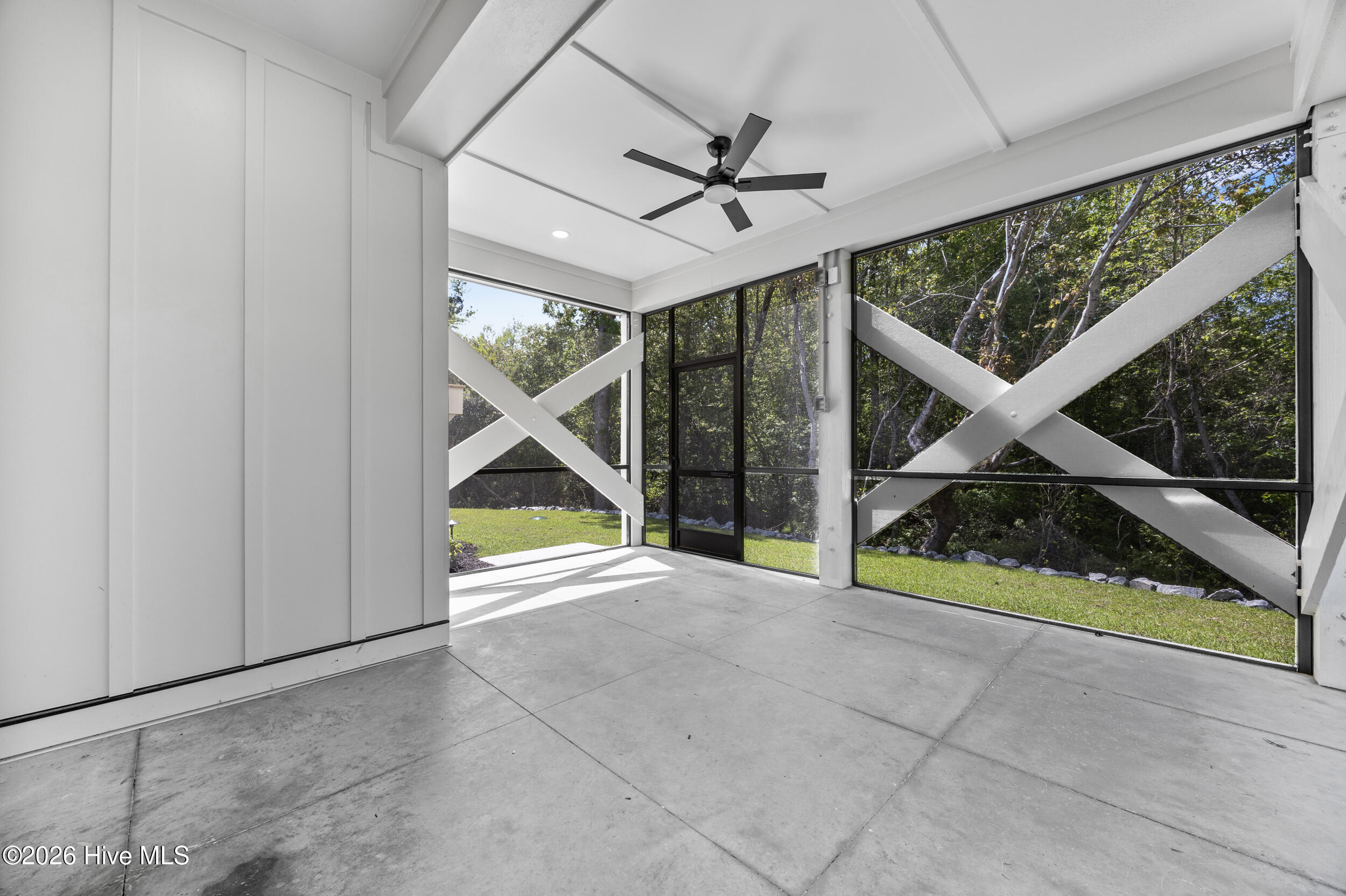 100567625 | Photo 46