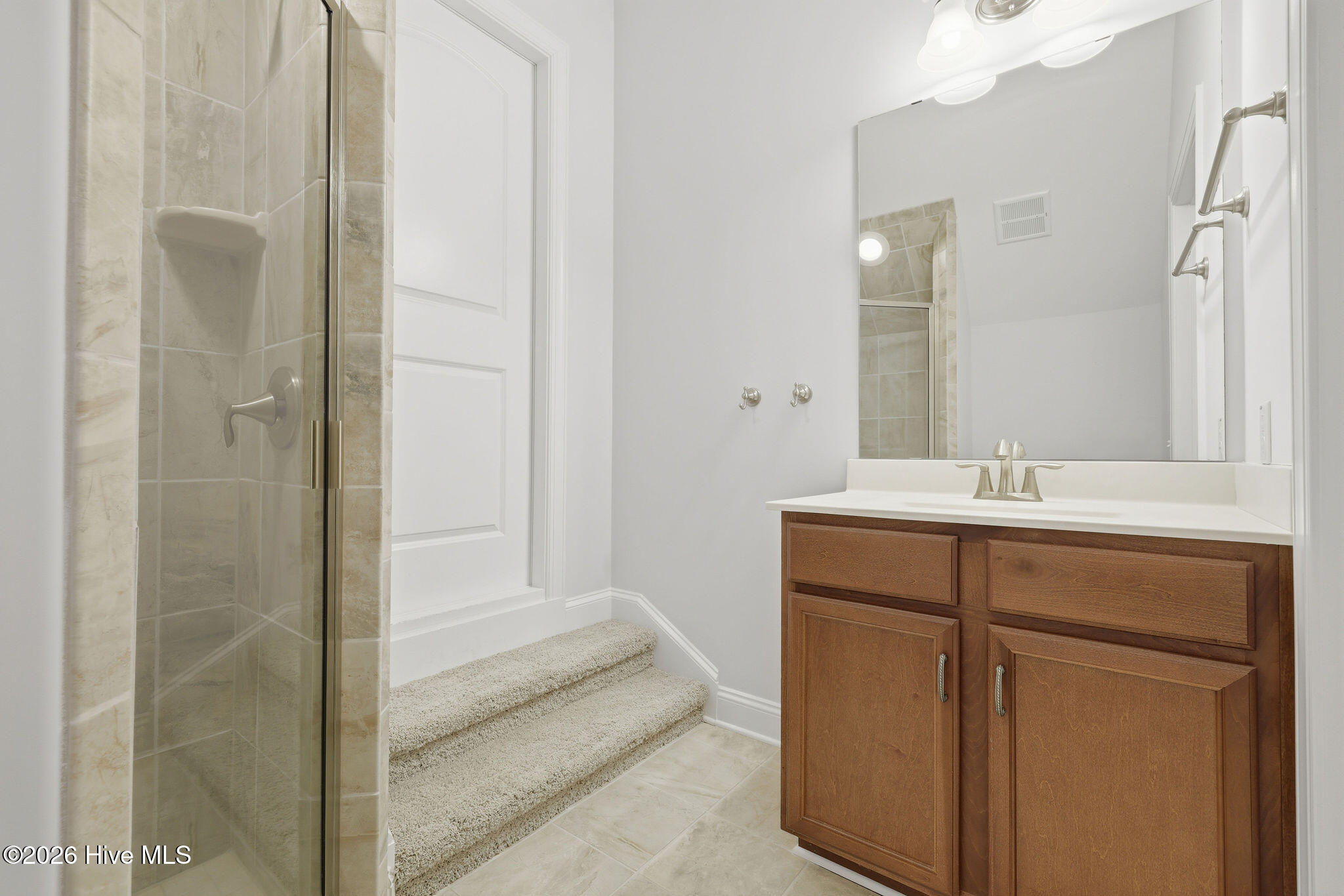 100518693 | Photo 47