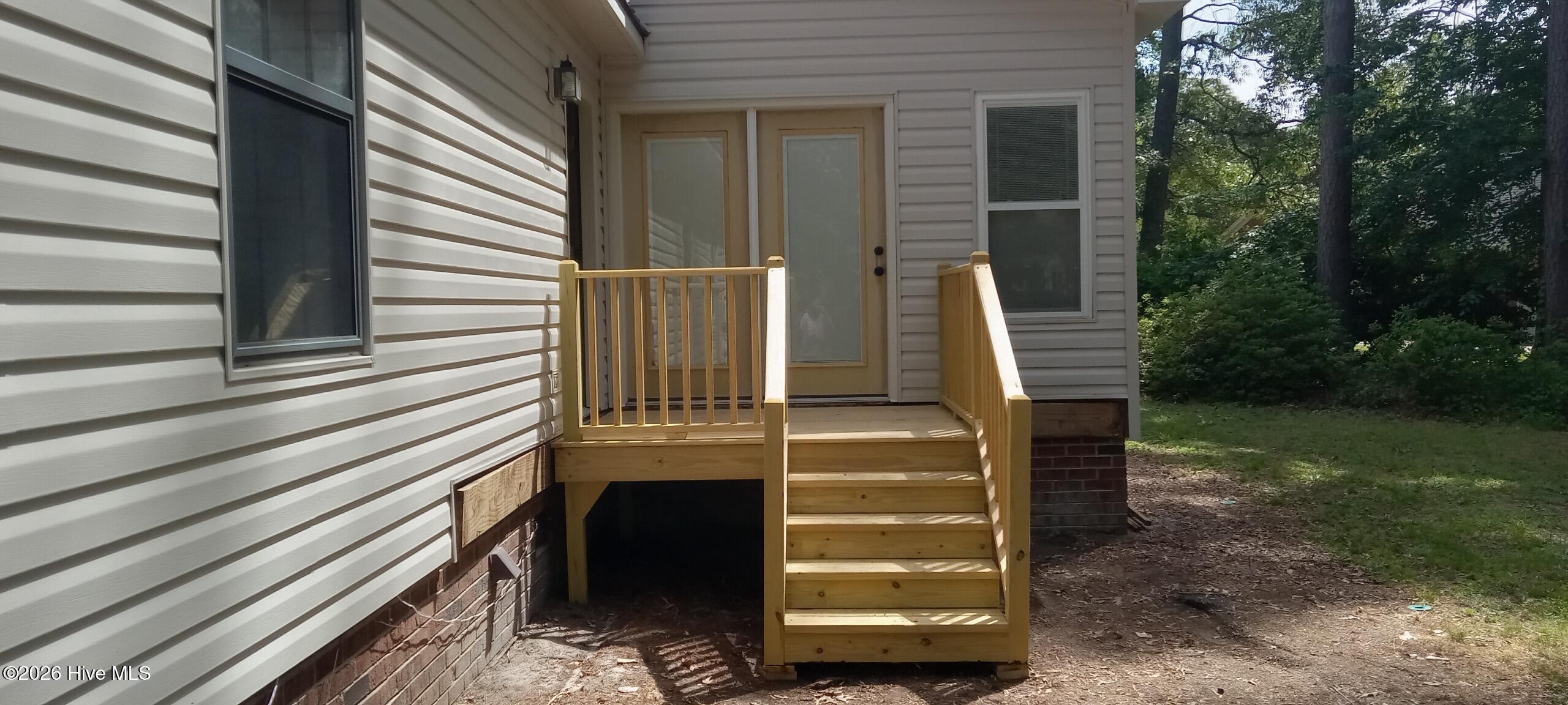 934 Falcon Circle back deck 2