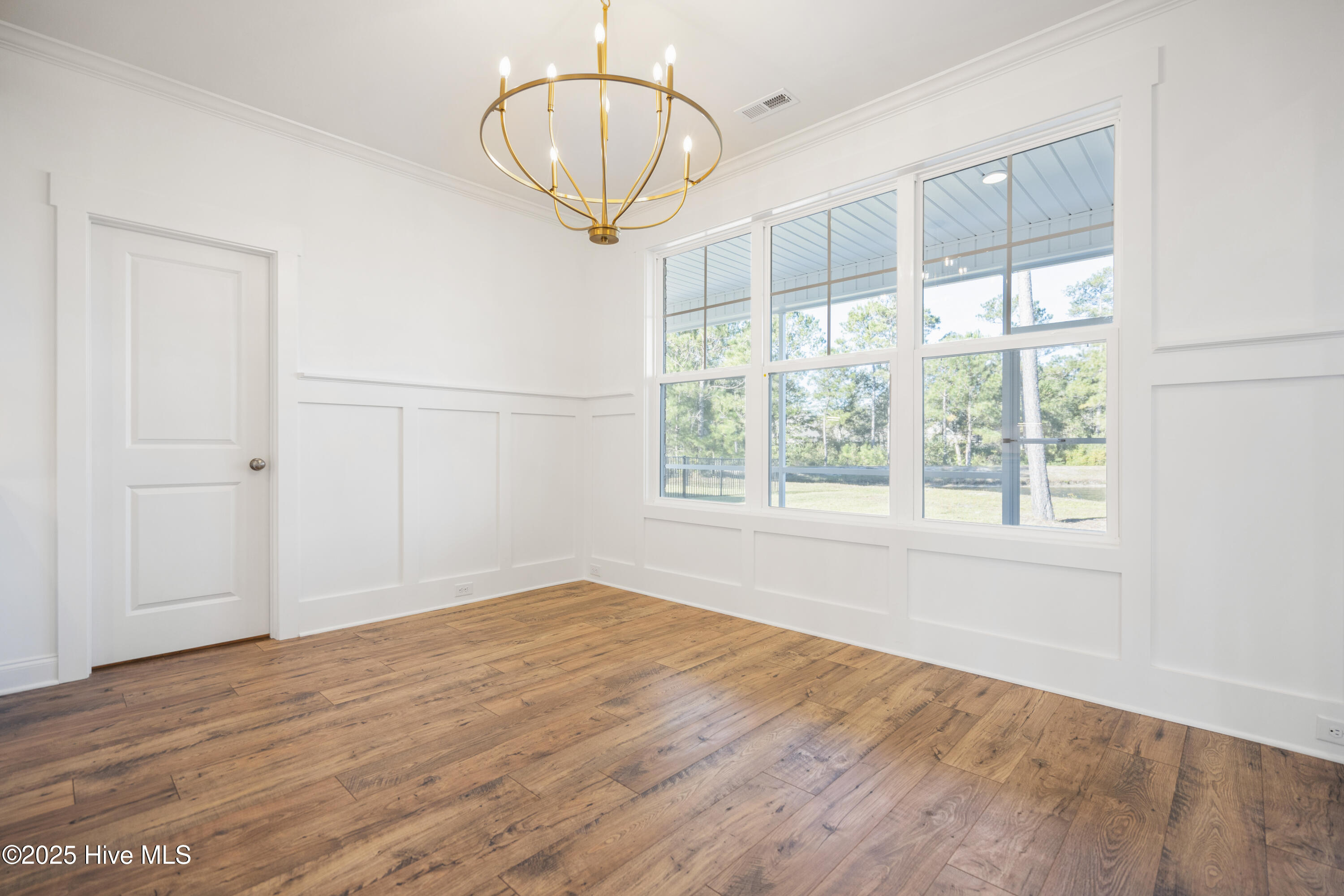 100493135 | Photo 16