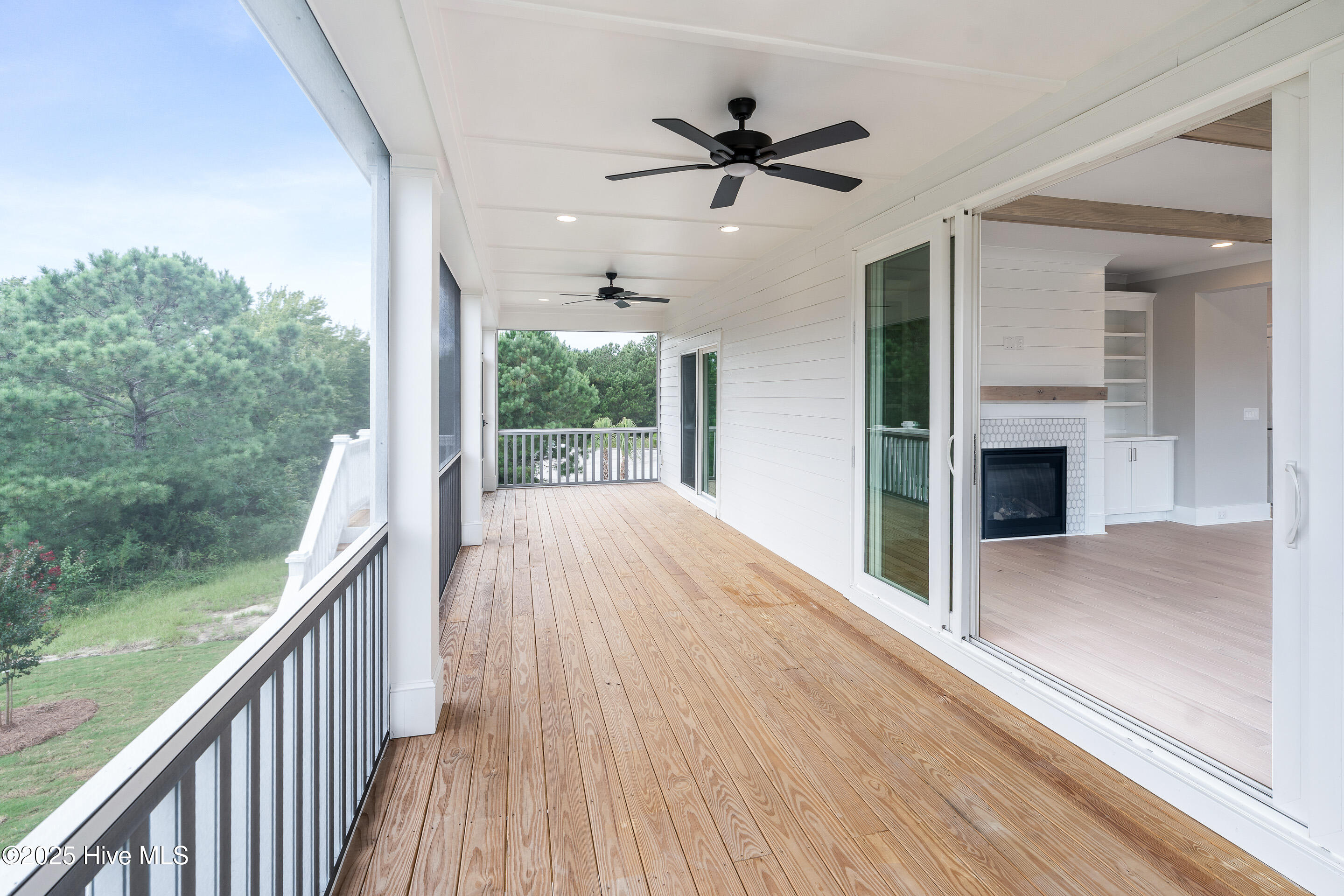 100517421 | Photo 22