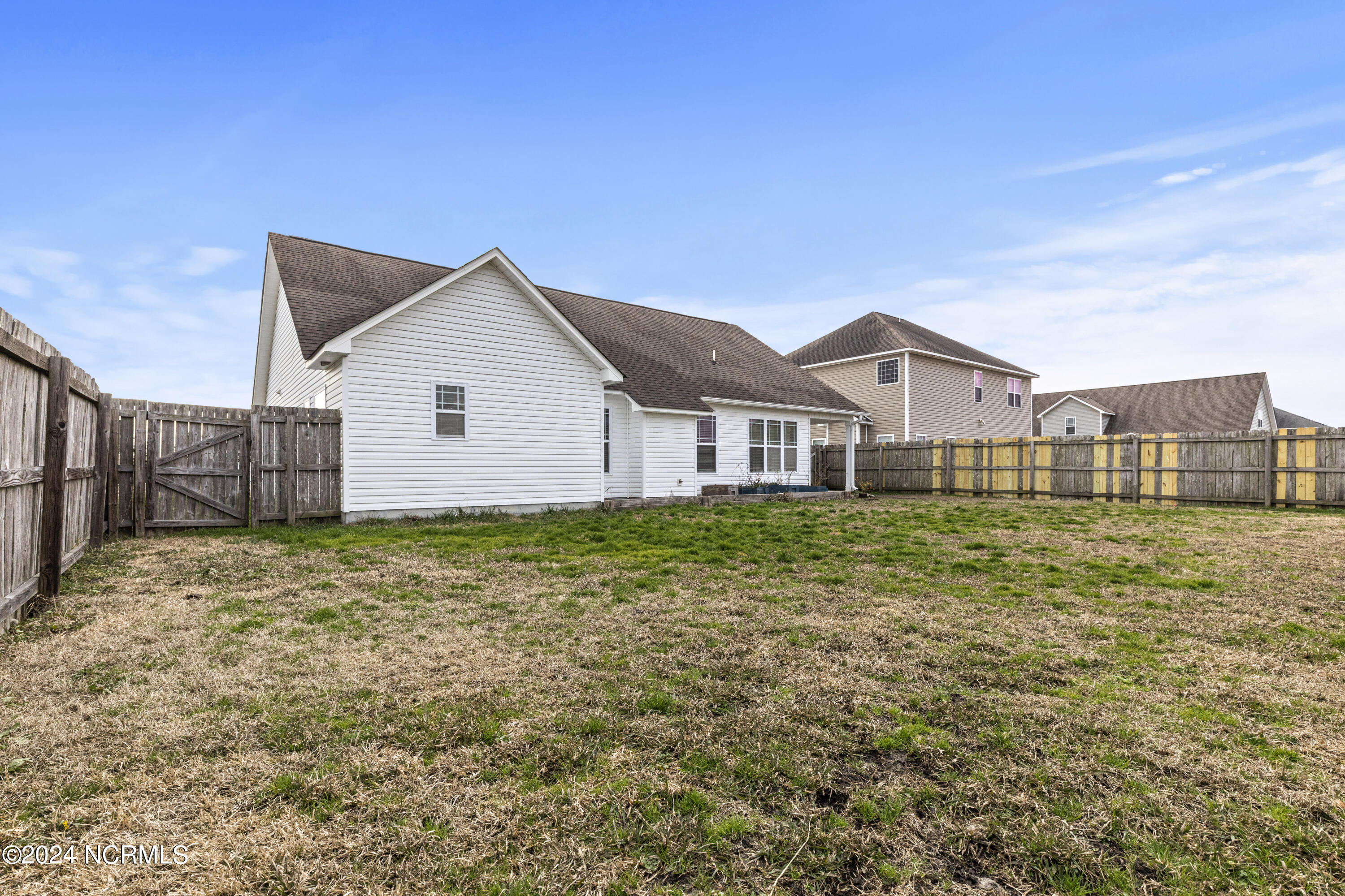 100570625 | Photo 15