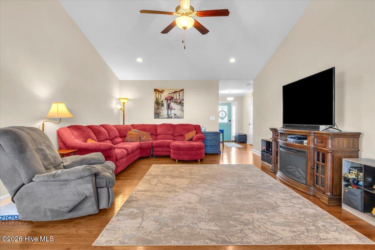 100567099 | Photo 17