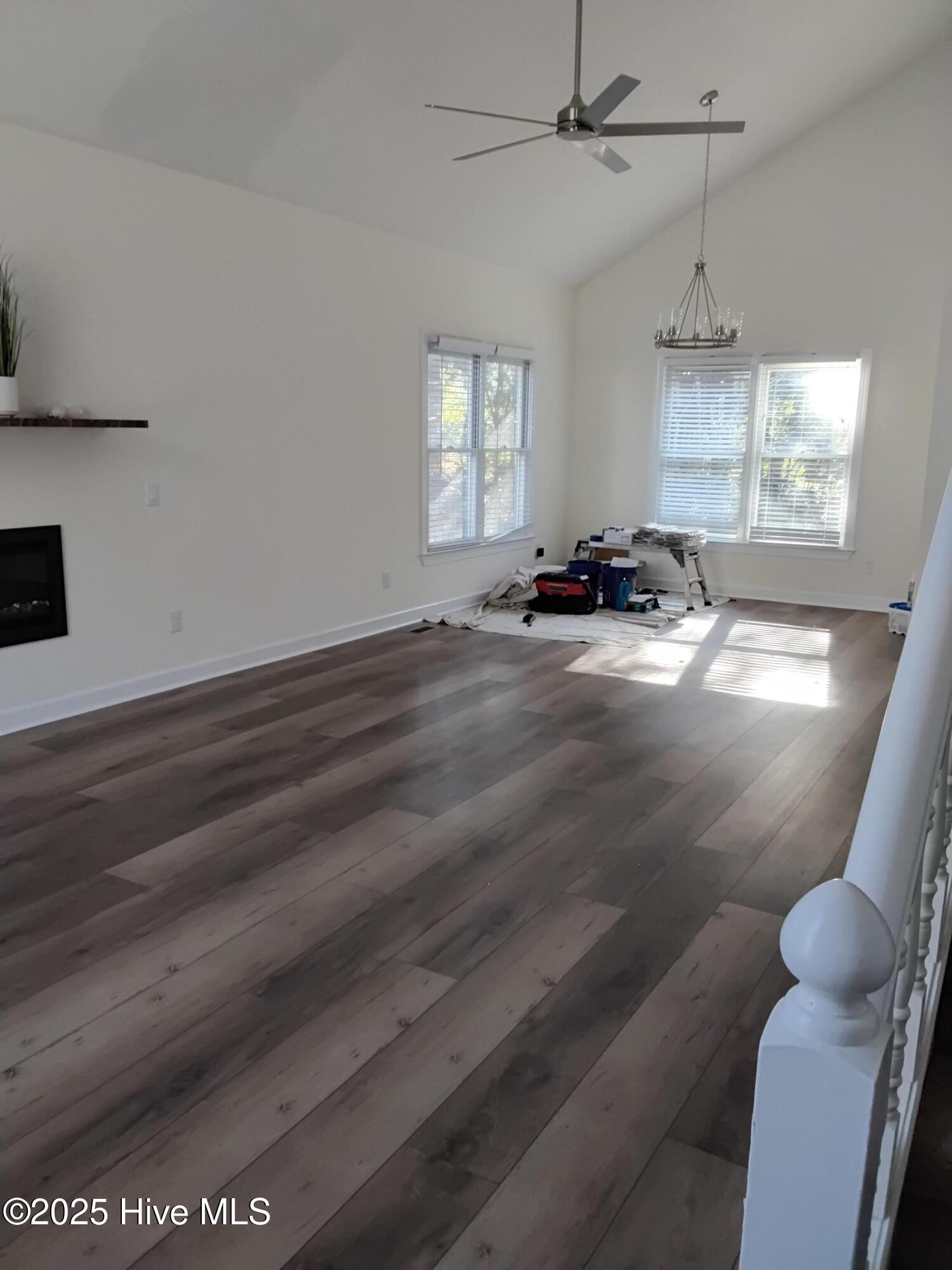 100546302 | Photo 23