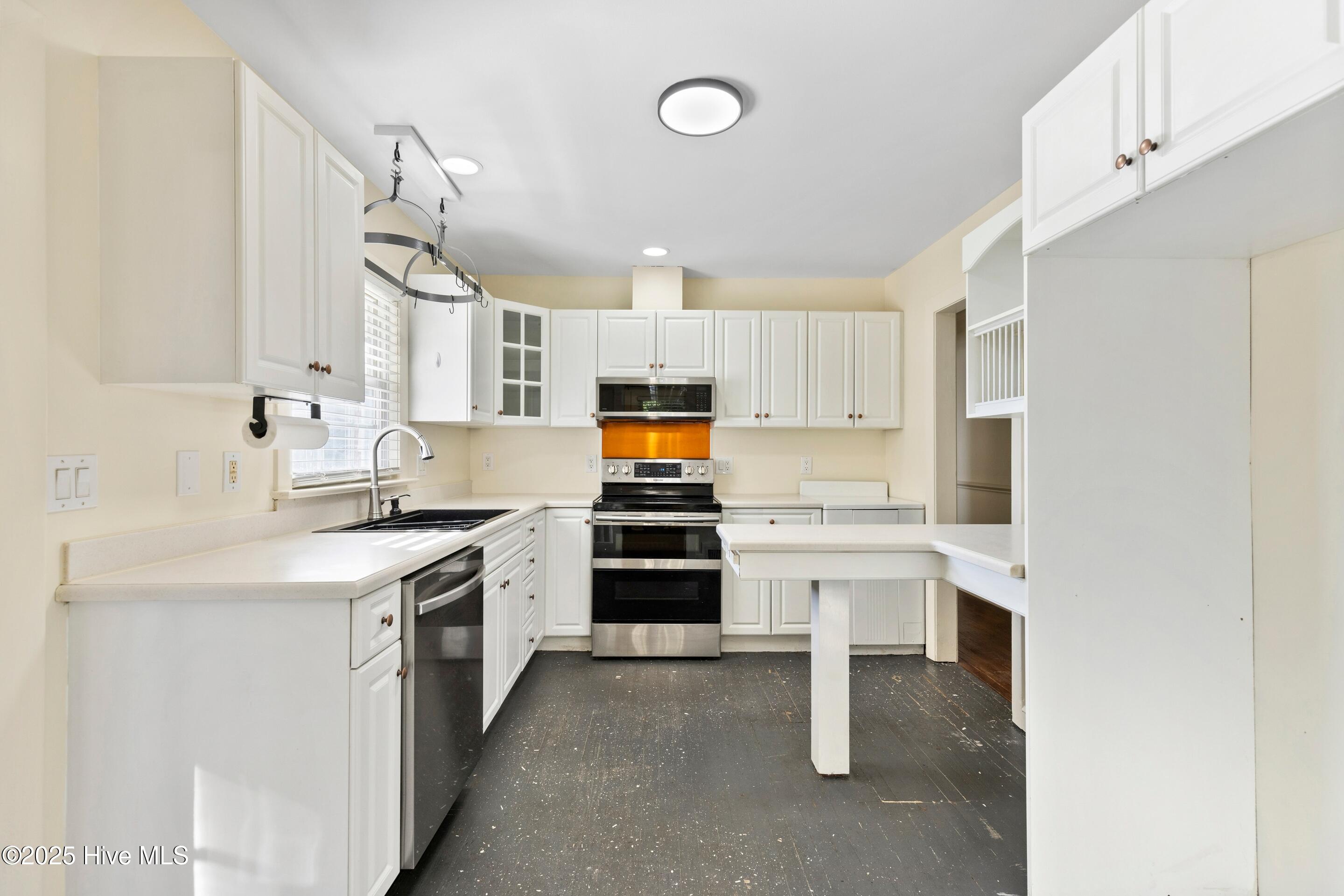 100544928 | Photo 12