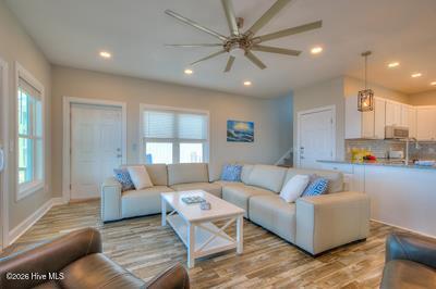 100547319 | Photo 11