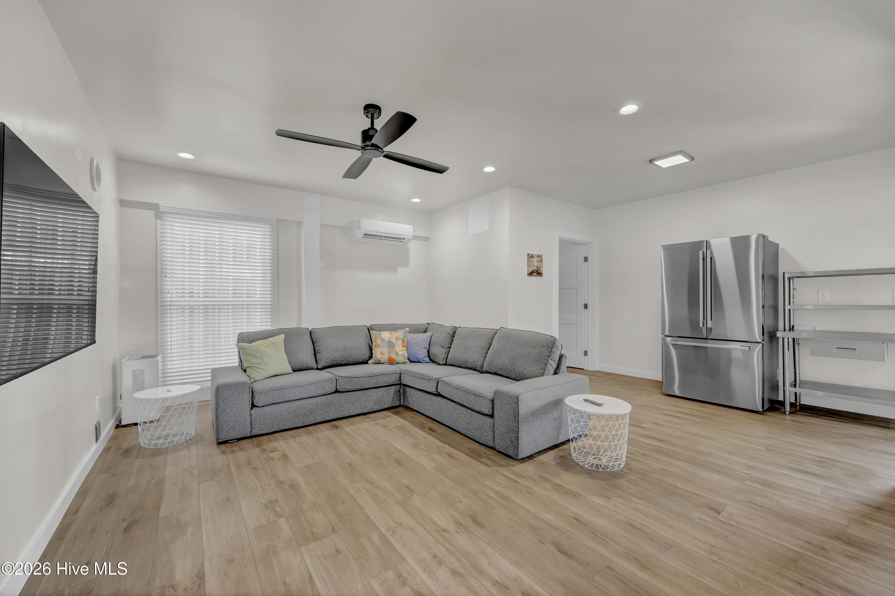 100565280 | Photo 82