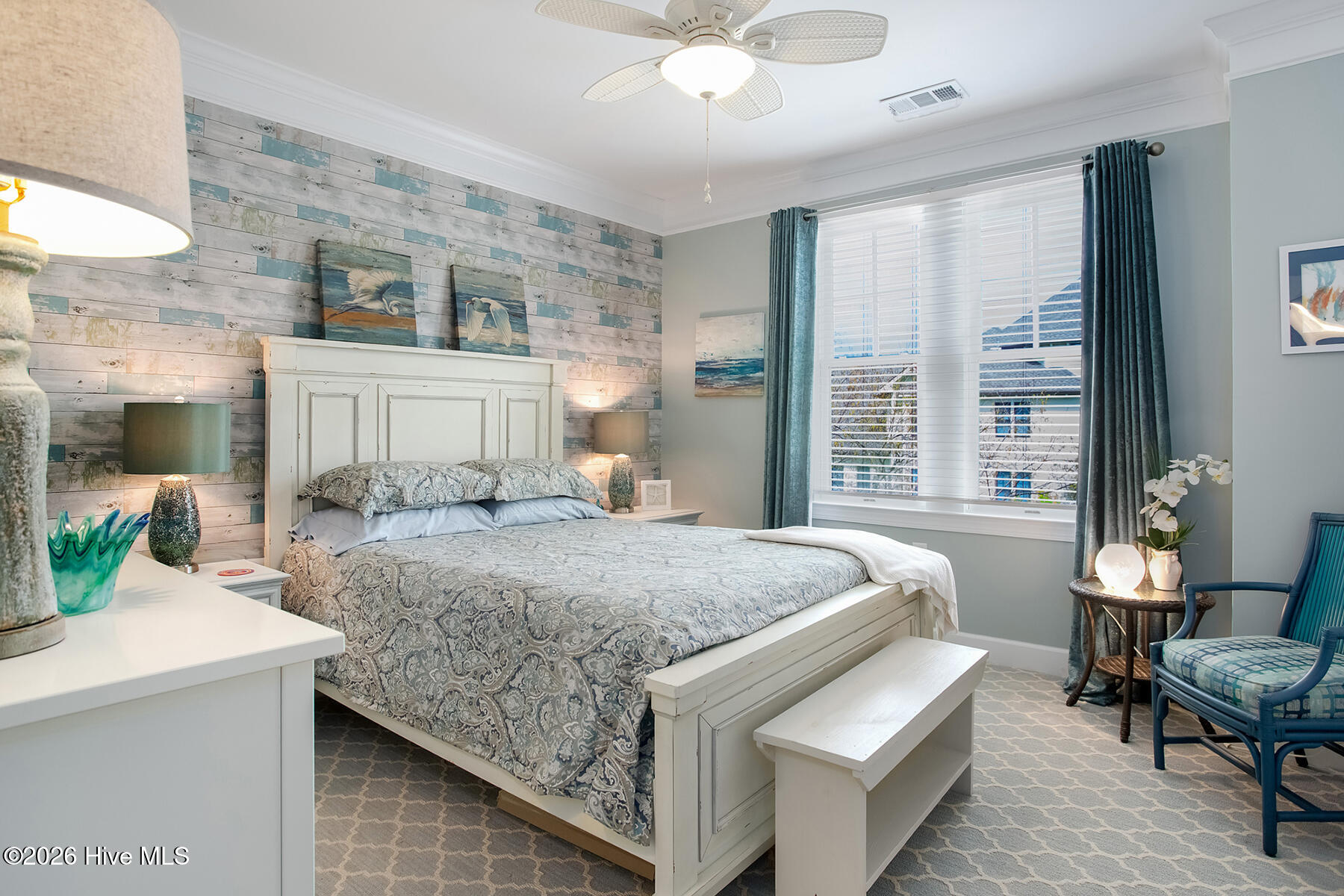 100563868 | Photo 16