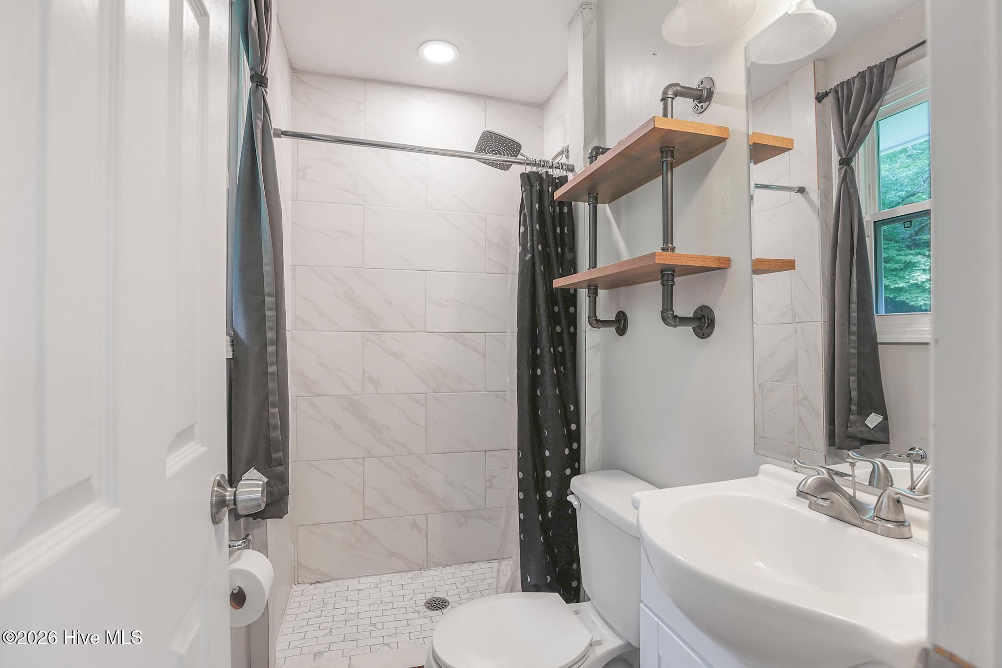 100550982 | Photo 18