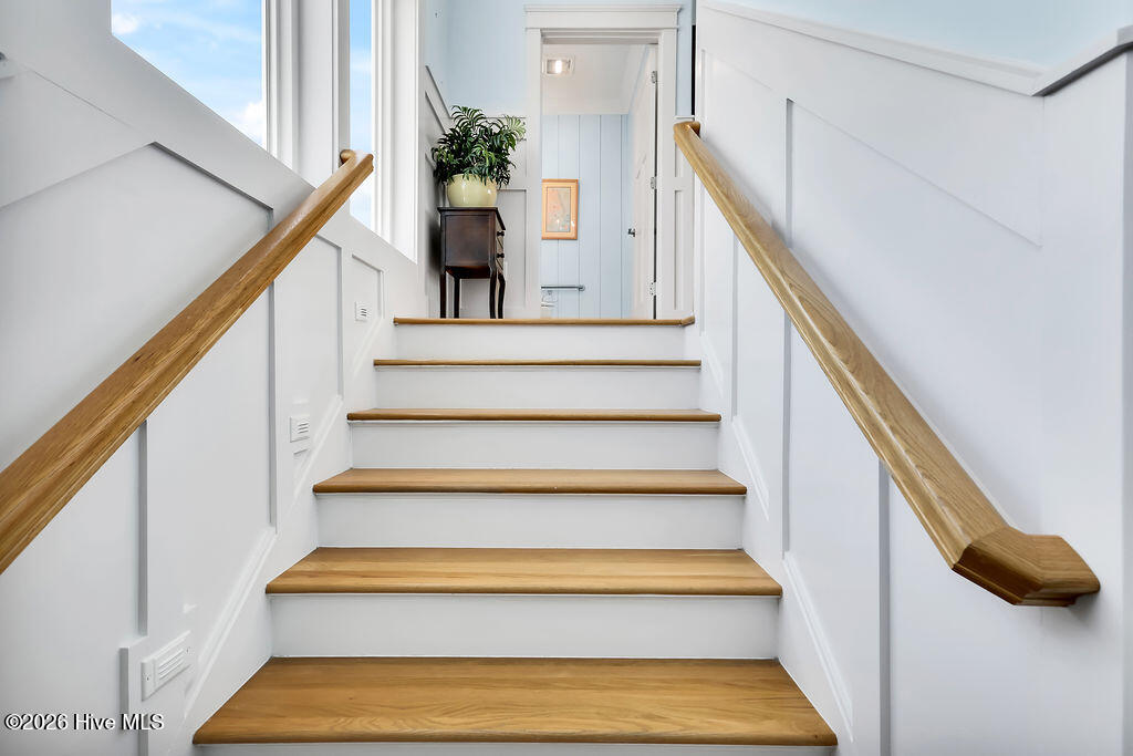 100564206 | Photo 30