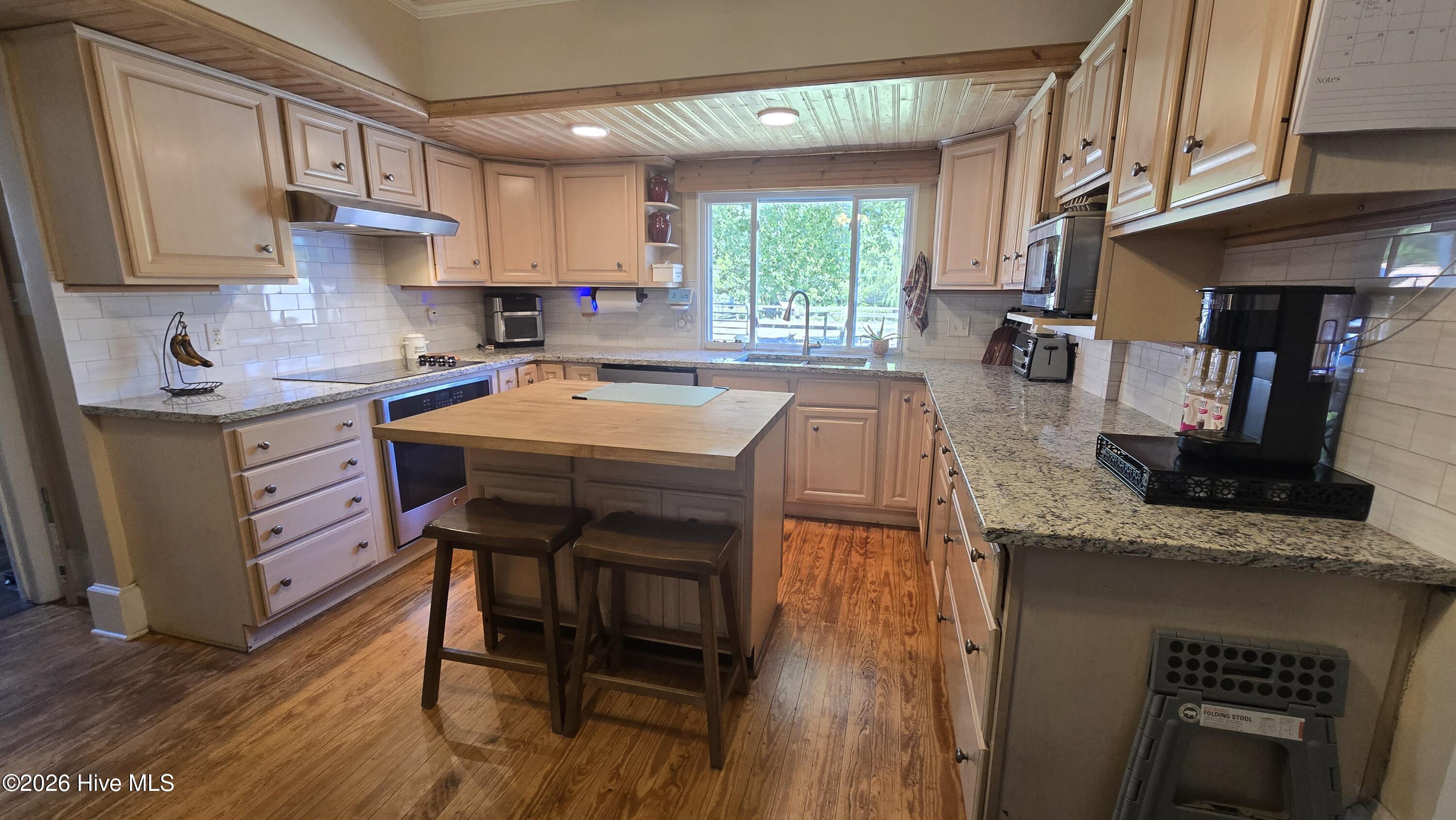 330 Lake Road,Newport