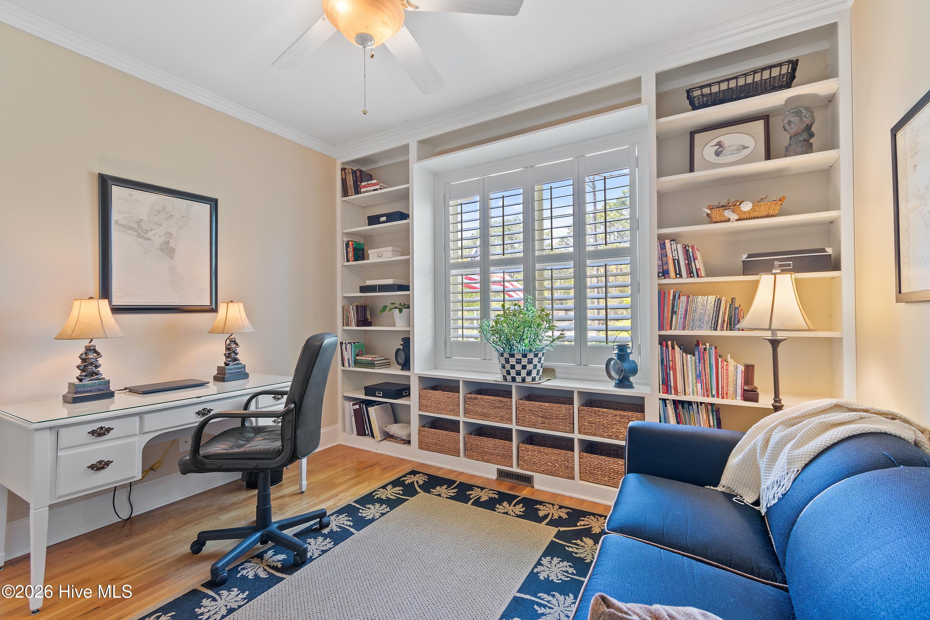 100567309 | Photo 51